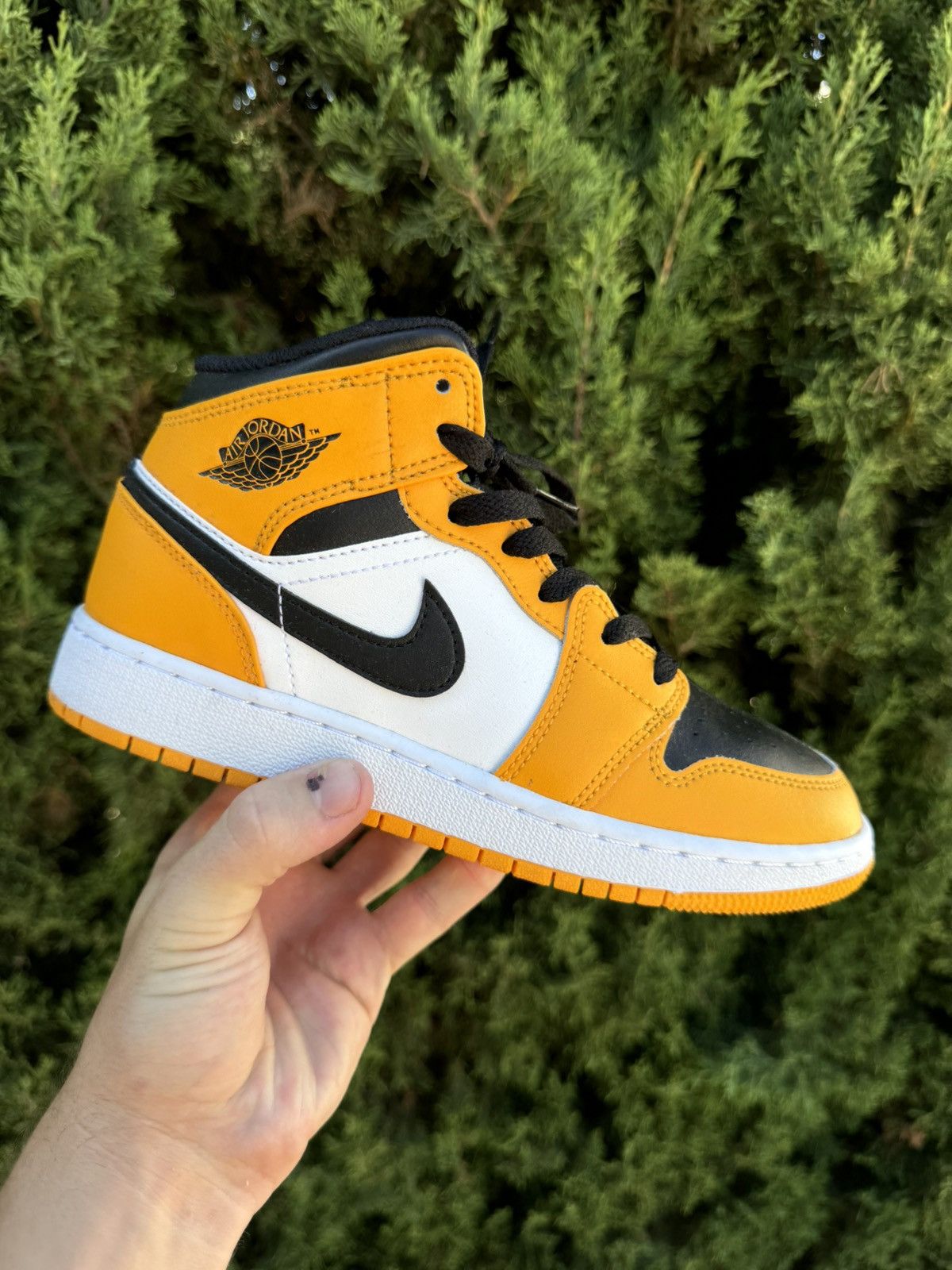 Jordan Brand × Nike Size 4Y Jordan 1 Retro Mid Top Yellow Taxi Nike Size US 5 / EU 37 - 1 Thumbnail