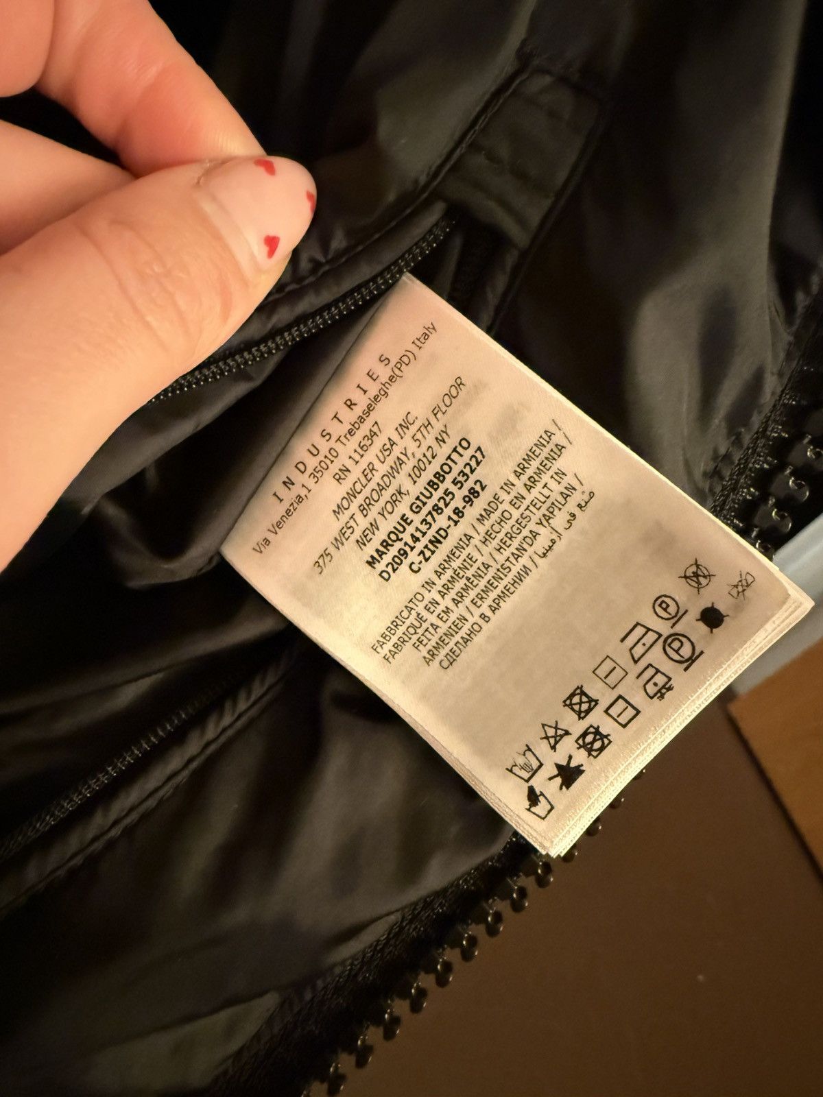 Moncler Moncler Short Down Jacket - Real Fur - Size 2 (M) Size US M / EU 48-50 / 2 - 15 Thumbnail