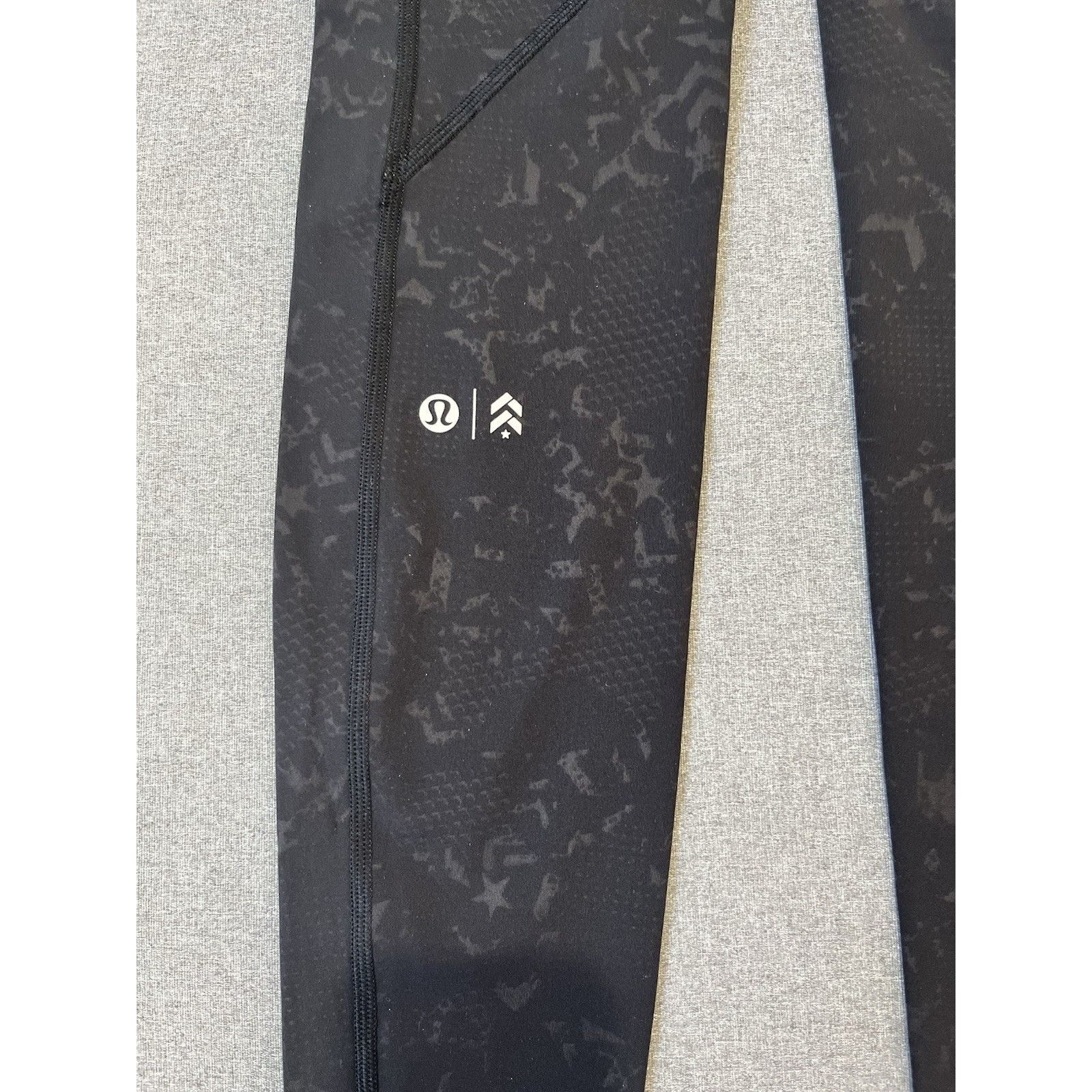 Lululemon Lululemon X Barrys Stronger as One Tight 29” Black Sz 4 Size 27" / US 4 / IT 40 - 6 Thumbnail