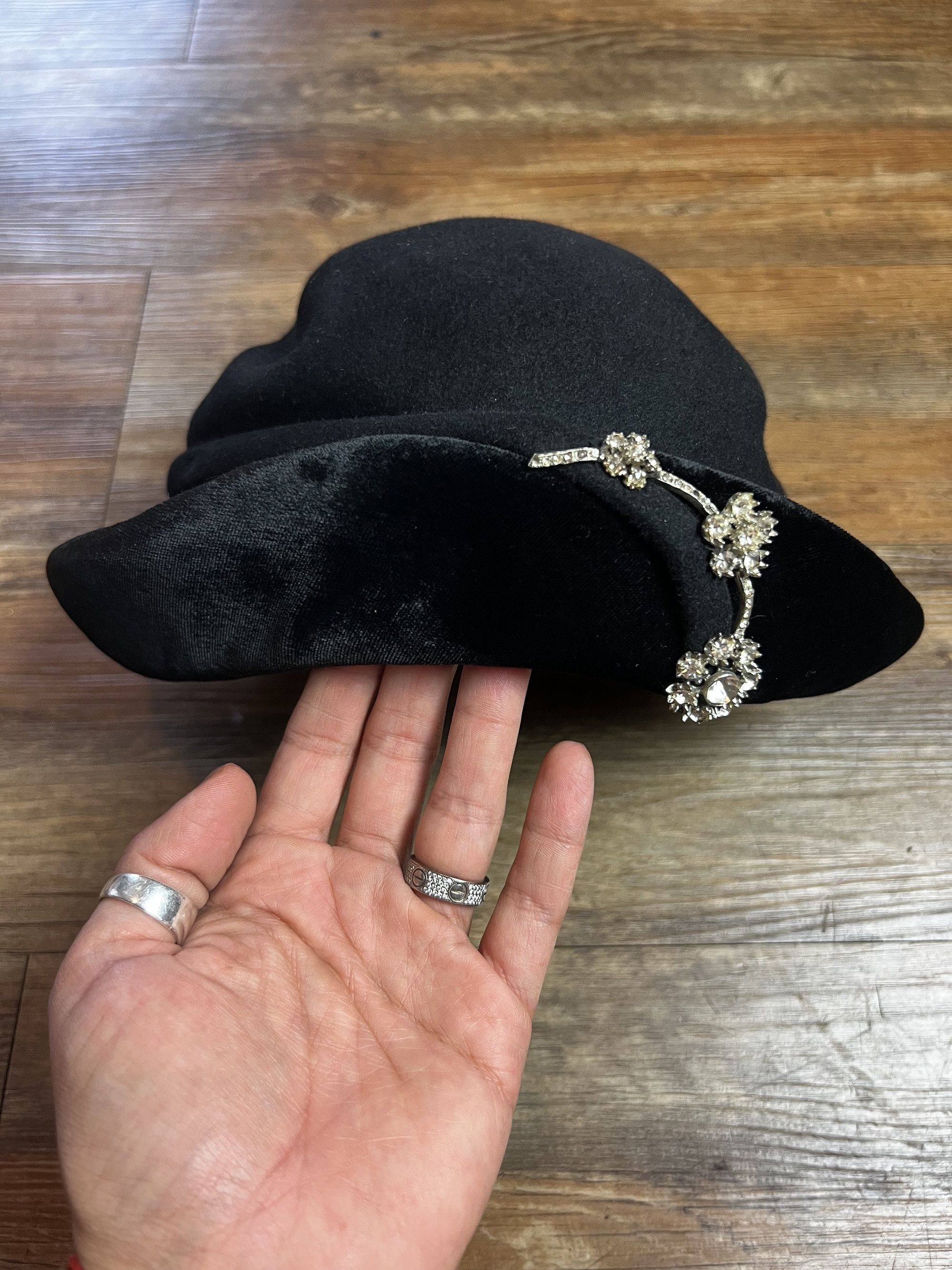 Vintage Vintage 1950's Black Cloche Hat w. Rhinestone Brooch Accent Size ONE SIZE - 2 Thumbnail