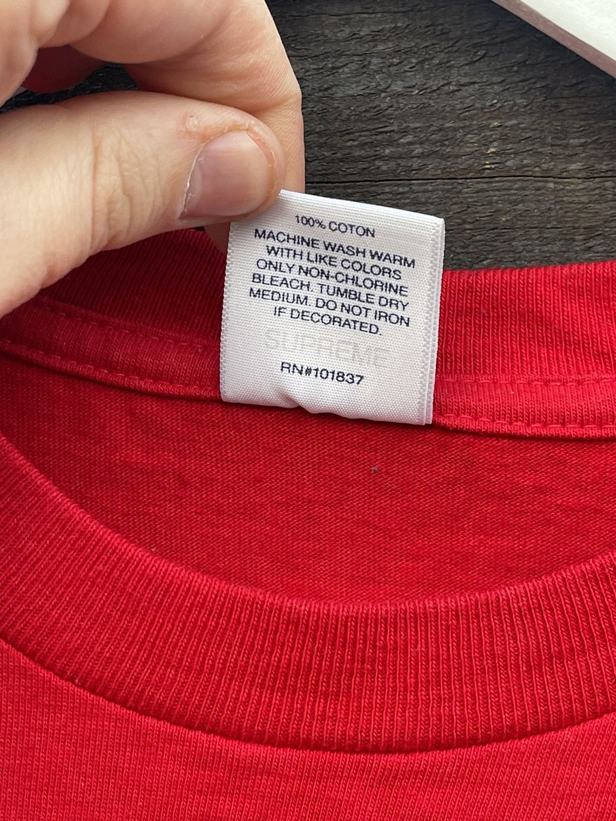 Supreme Supreme Who The Fuck Is red tee Size US M / EU 48-50 / 2 - 7 Thumbnail