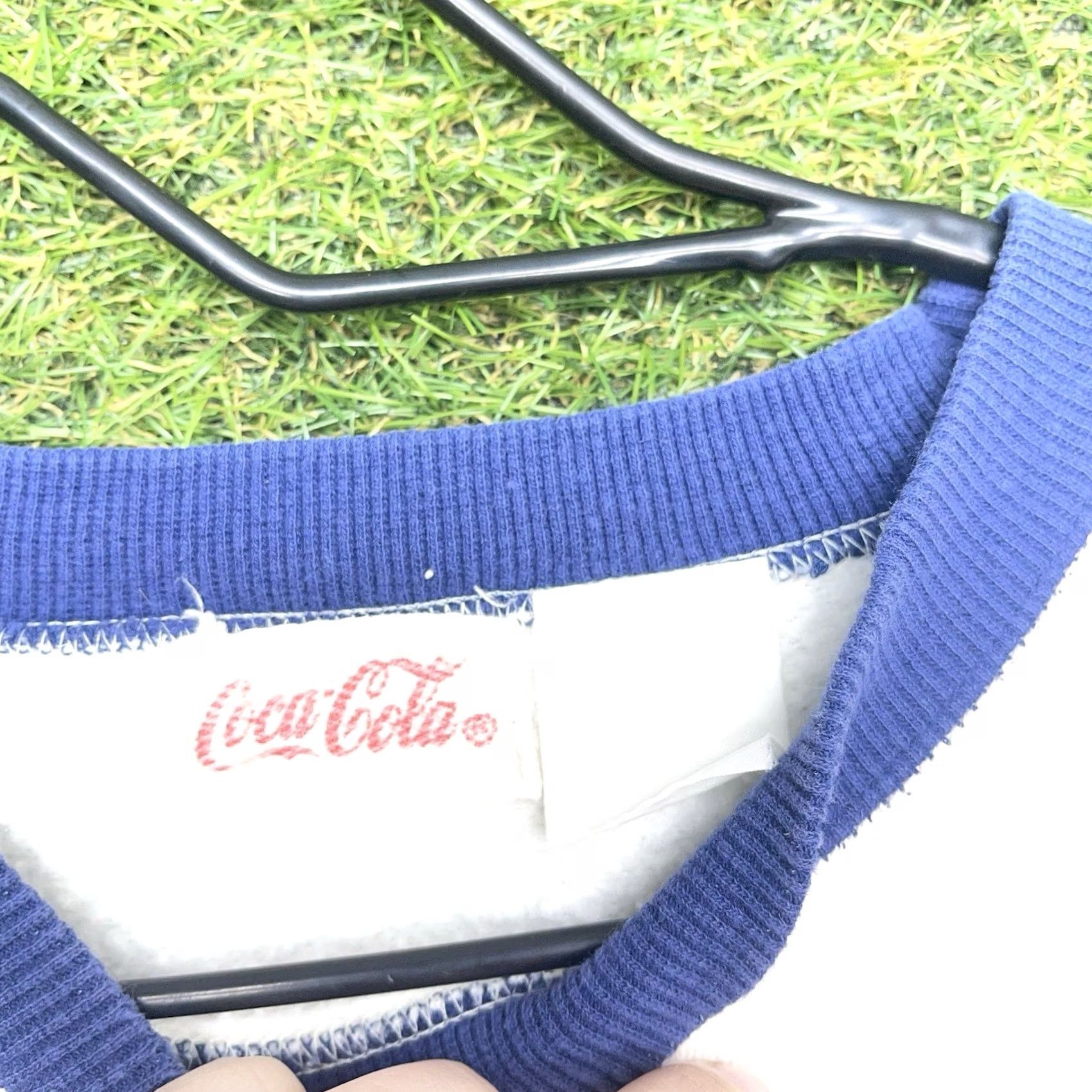 Vintage VINTAGE Coca-Cola Winter Sports Sweatshirt Mens XL Ice Skiing Crew 90s Schuss White Cotton Blend Fleece Pullover Sweatshirt Mens XS? Size US XL / EU 56 / 4 - 7 Thumbnail