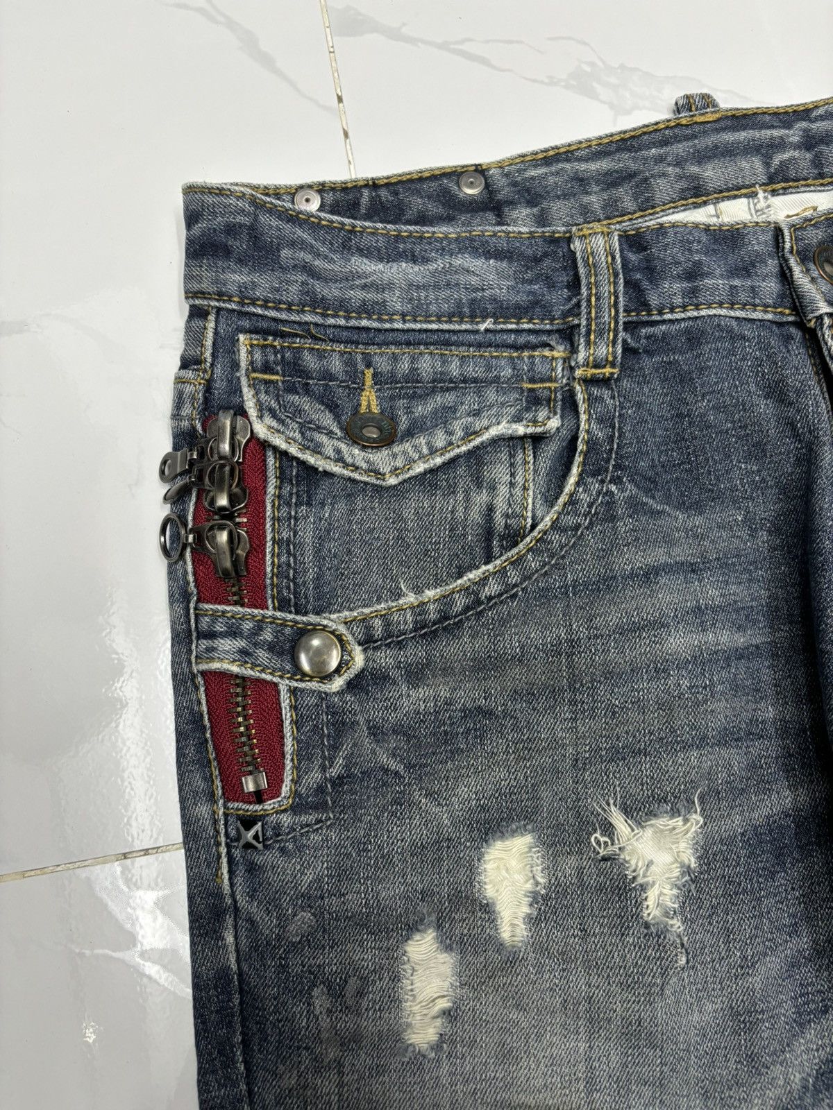 If Six Was Nine SEMANTIC DESIGN FLARED JEANS DISTRESSED DENIM Size US 31 - 9 Thumbnail