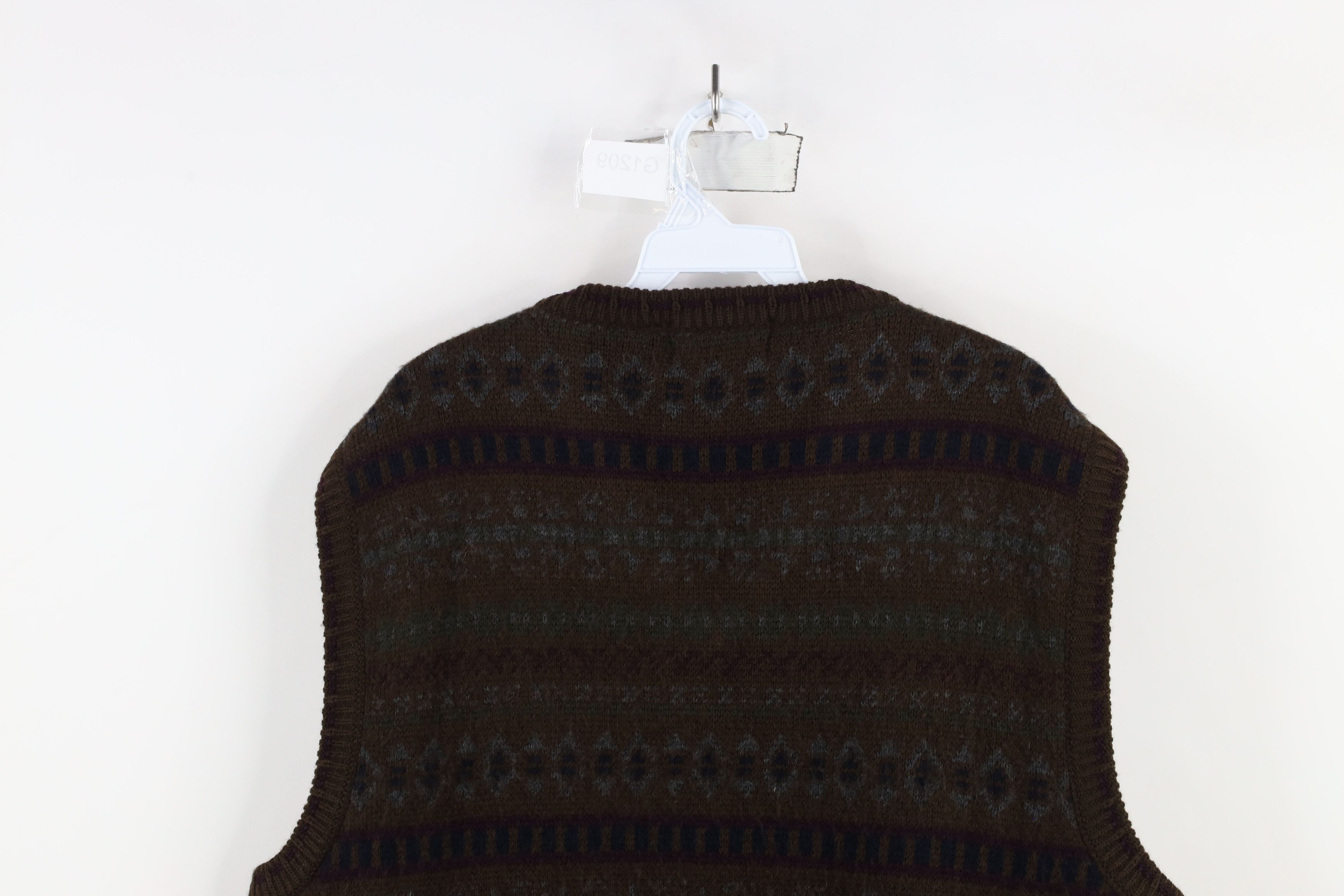 Vintage Vintage 90s Streetwear Fair Isle Knit V-Neck Sweater Vest Size US XL / EU 56 / 4 - 7 Thumbnail