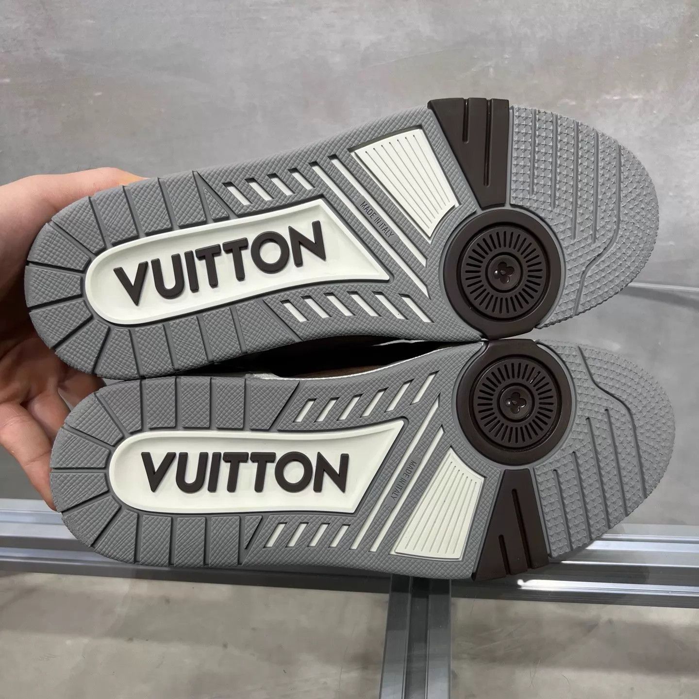 Louis Vuitton Louis Vuitton Mocha Trainer Velcro UK6 (40) Size US 7 / EU 40 - 7 Thumbnail
