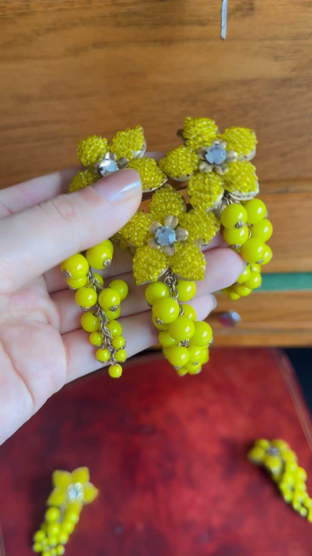 Other Miram Haskell 1940s/50s Yellow Glass Floral Brooch Earring Set Size ONE SIZE - 1 Thumbnail