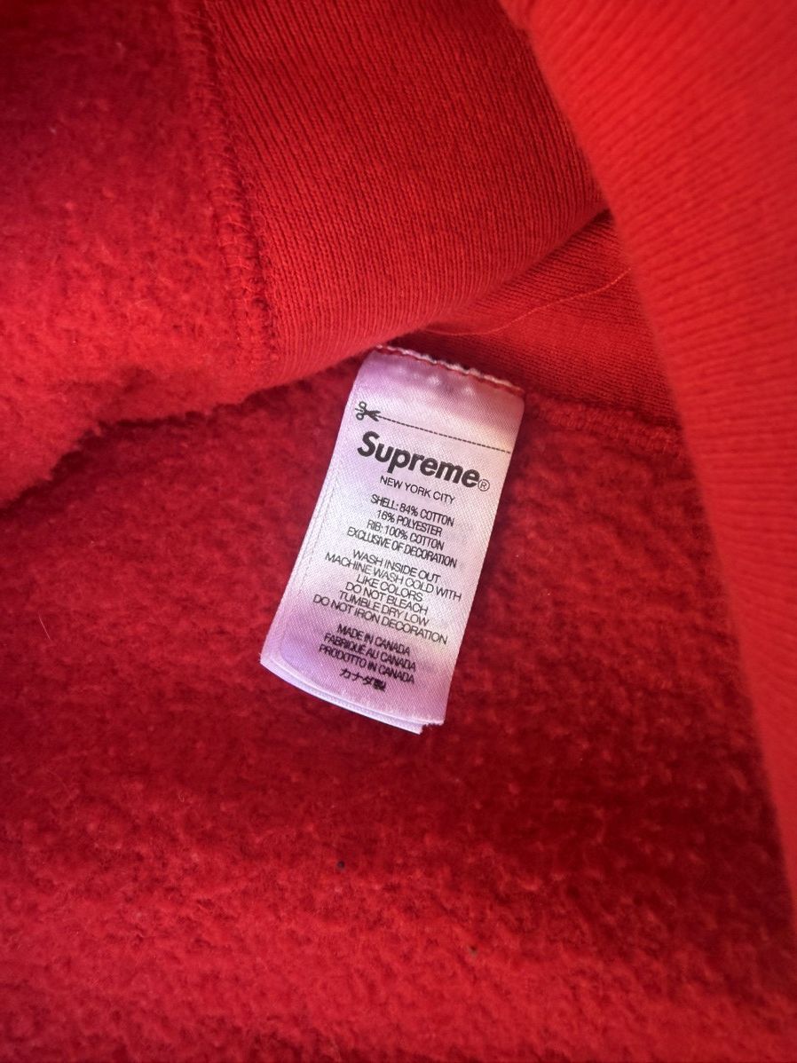 Supreme FW23 supreme red on red box logo hoodie Size US L / EU 52-54 / 3 - 9 Thumbnail