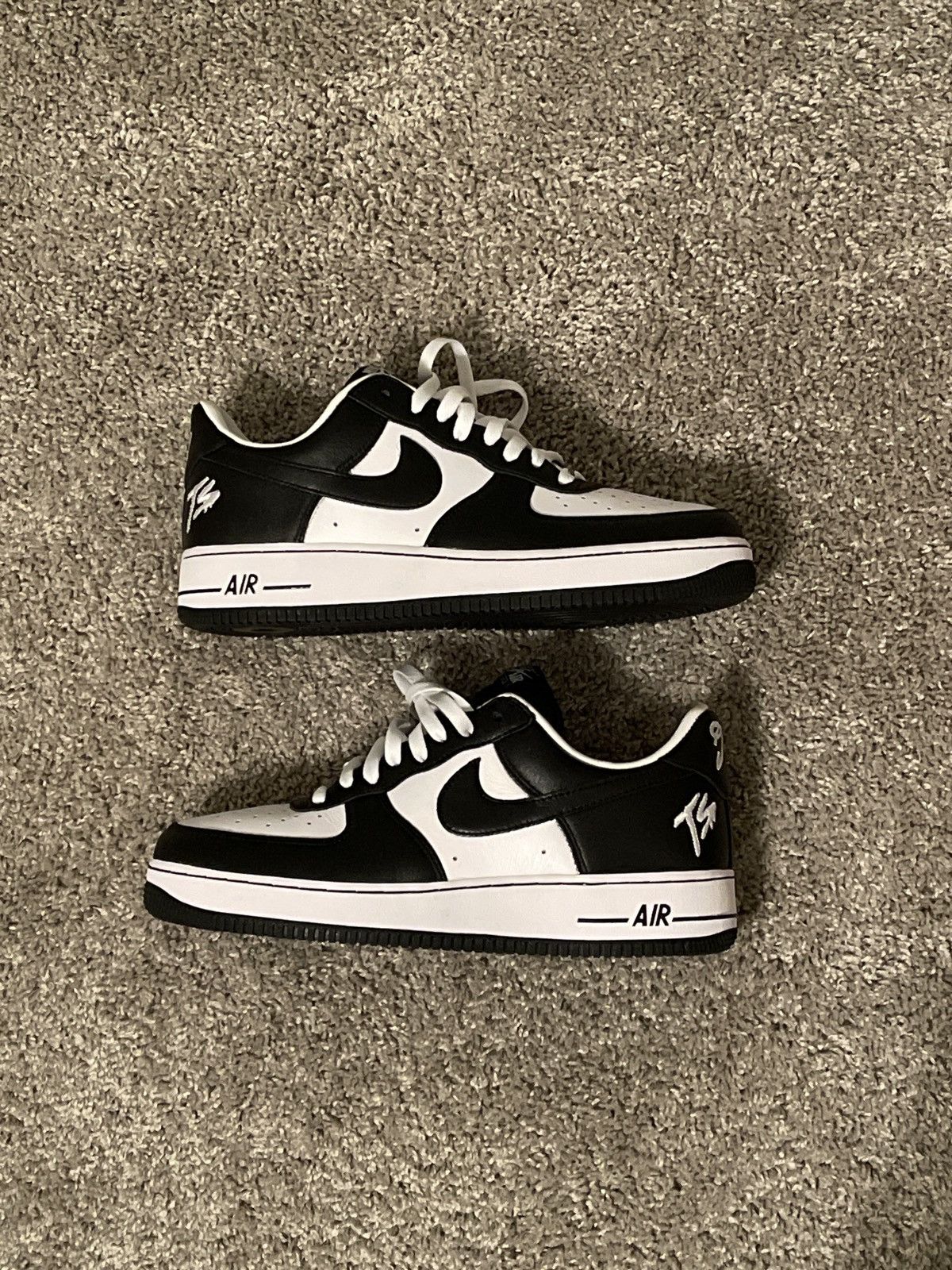 Nike Air Force 1 terror squad blackout Size US 10.5 / EU 43-44 - 1 Thumbnail