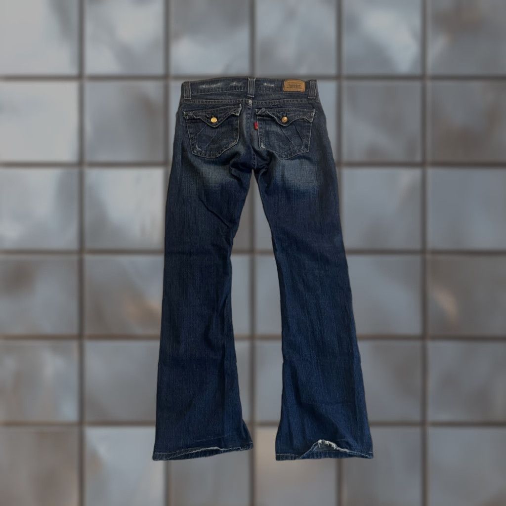 Levi's VINTAGE Levi's Jeans Blue Denim Women 7 Regular 31x30 Flared Y2K HTF Rare Distressed 00’s Size 28" / US 6 / IT 42 - 1 Thumbnail