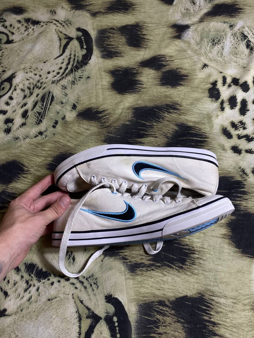 Nike Nike 9 US Men Sneakers Athletic Shoes White / Blue Capri Size US 9 / EU 42 - 8 Thumbnail