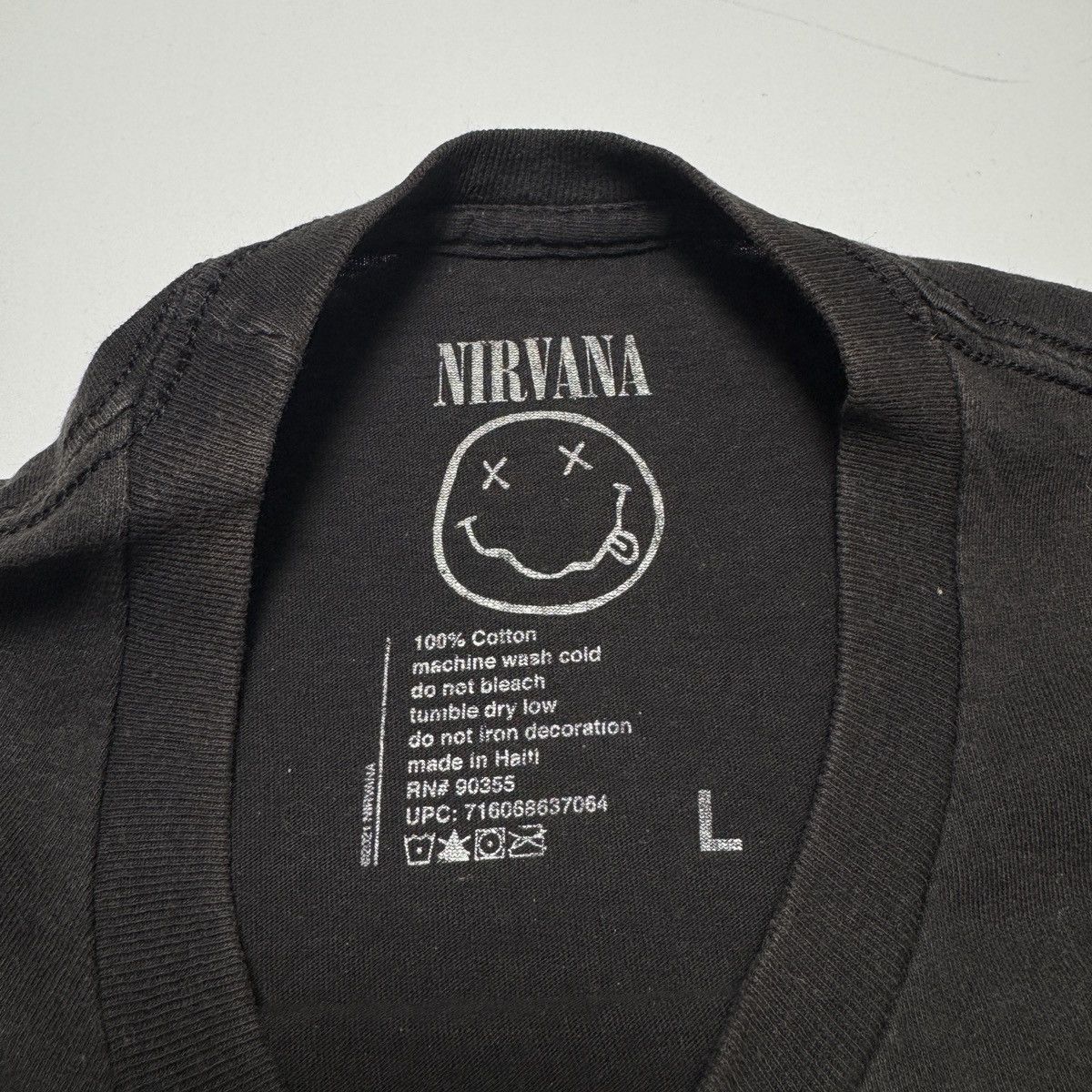 Band Tees × Nirvana × Vintage 2000s Nirvana Smiley face grunge rock band tee Y2k 00s Size US L / EU 52-54 / 3 - 3 Thumbnail
