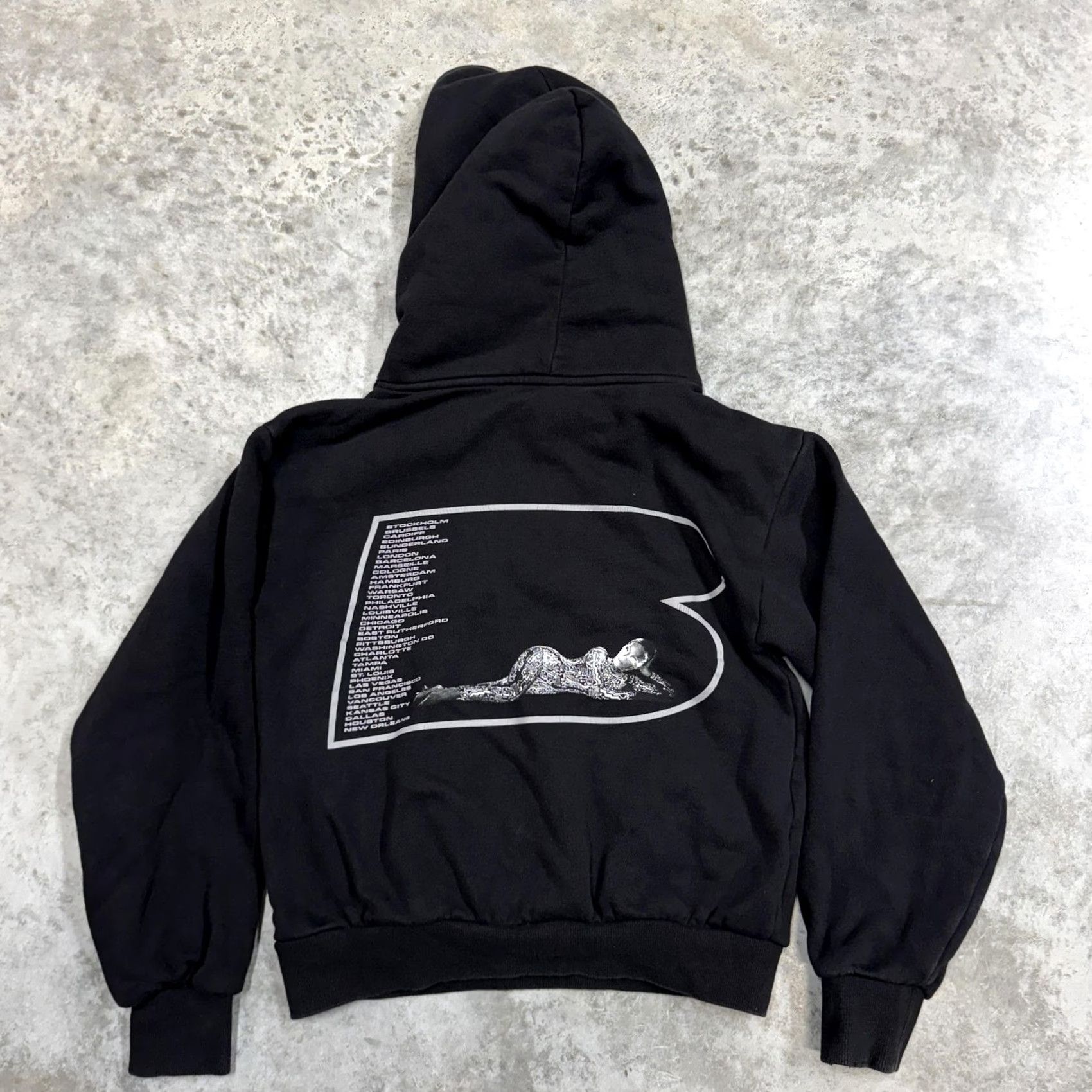 Vintage Renaissance World Tour 2023 Hoodie Mens Small Black Graphic Fleece Pullover Size US S / EU 44-46 / 1 - 5 Thumbnail