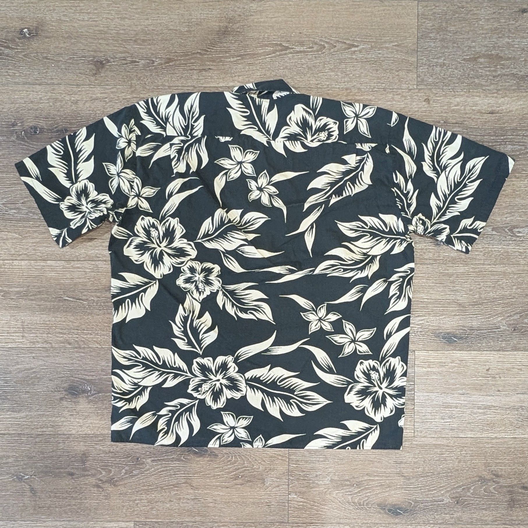 Hilo Hattie Vintage Hilo Hattie floral Black Hawaiian shirt - SIZE L Size US L / EU 52-54 / 3 - 5 Thumbnail