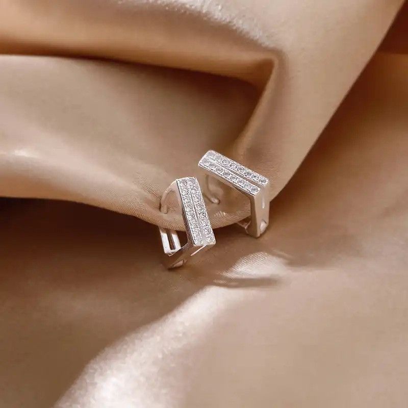 Jewelry × Vintage 925 Silver Needle Zircon Square Bead Charm Stud Earring Size ONE SIZE - 1 Preview
