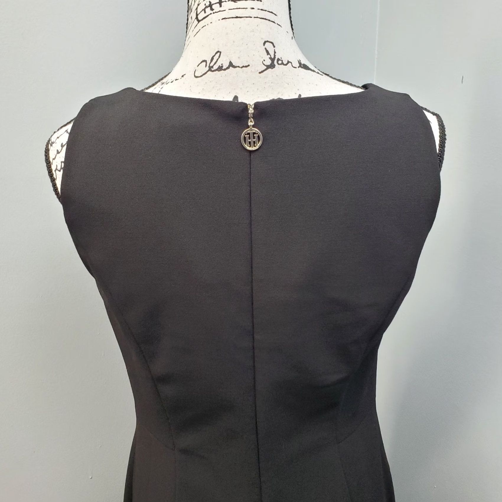 Tommy Hilfiger Tommy Hilfiger Shift Dress Womens Size 10 Black Sleeveless Swing Hem Back Zipper Size L / US 10 / IT 46 - 6 Thumbnail