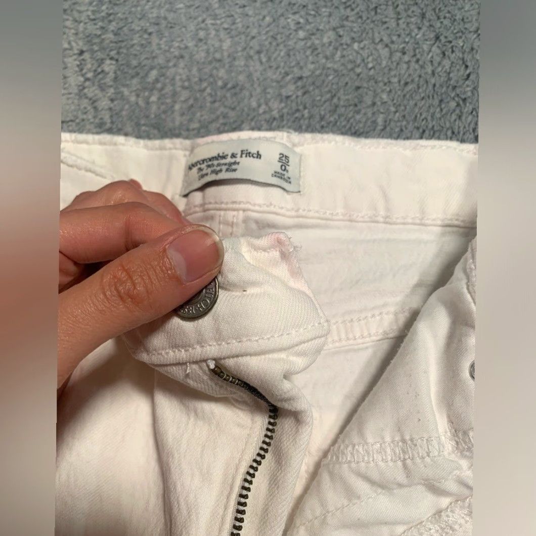 Abercrombie & Fitch VINTAGE Abercrombie & Fitch White 90s Straight Ultra High Rise Jeans 0 Women Regular White Mom Jeans 25/0R Womens Size 25" / US 0 / IT 36 - 7 Thumbnail