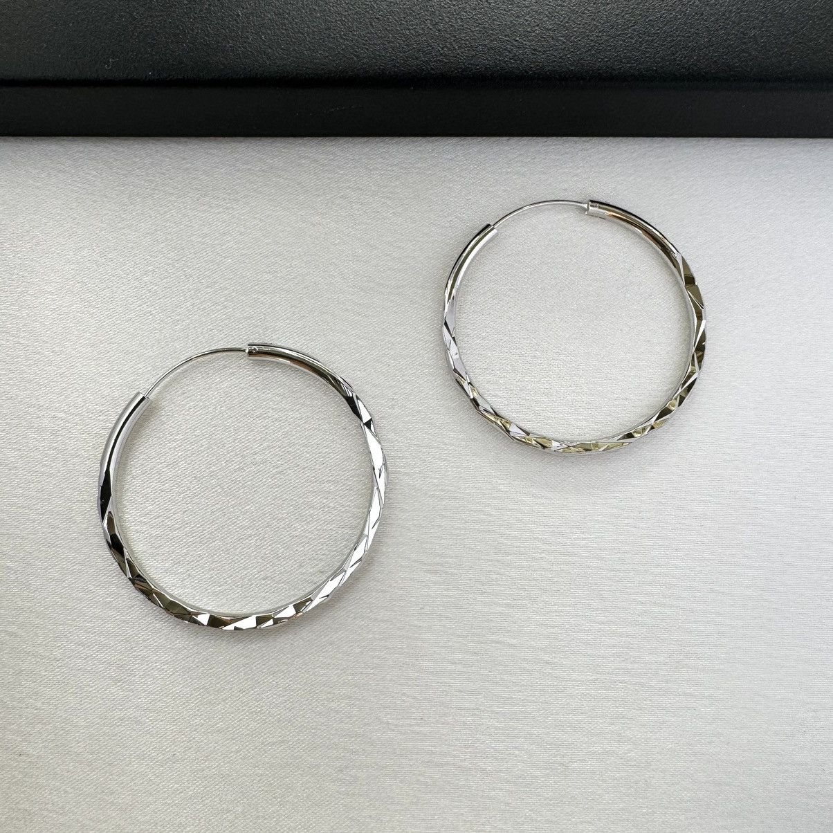 Designer × Other 40mm Silver Hoop Earrings for Women Size ONE SIZE - 1 Thumbnail