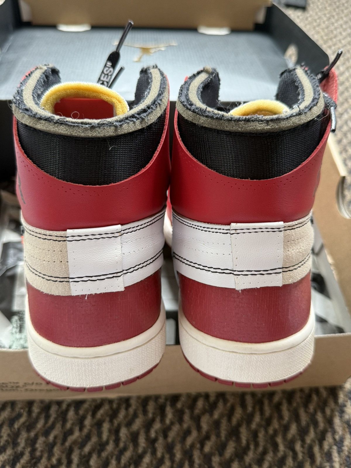 Jordan Brand × Off-White × Virgil Abloh Jordan 1 Retro OG High Off-White Chicago Size US 11 / EU 44 - 9 Thumbnail
