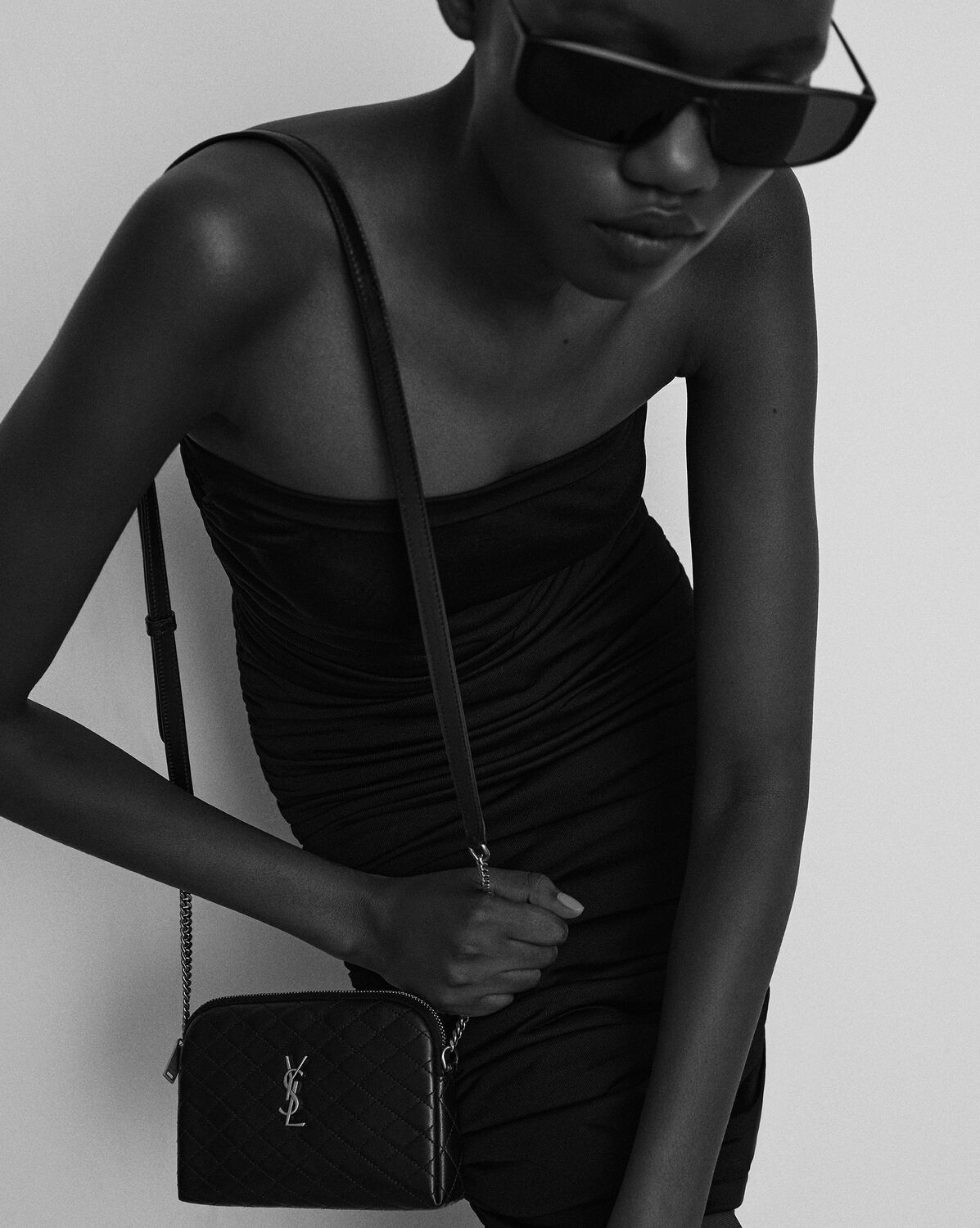 Saint Laurent Paris o1s1wg110125 733667 Size: OS / Gaby Zipped Pouch in Black Size ONE SIZE - 2 Thumbnail