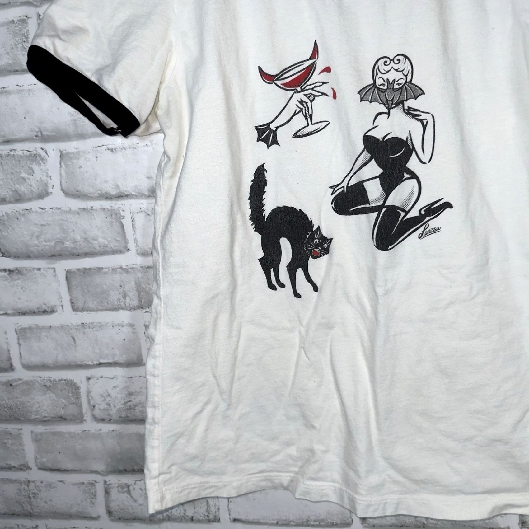 Vintage VTG Mischief Made Larissa White Graphic Tee Womens Size M Size M / US 6-8 / IT 42-44 - 3 Thumbnail