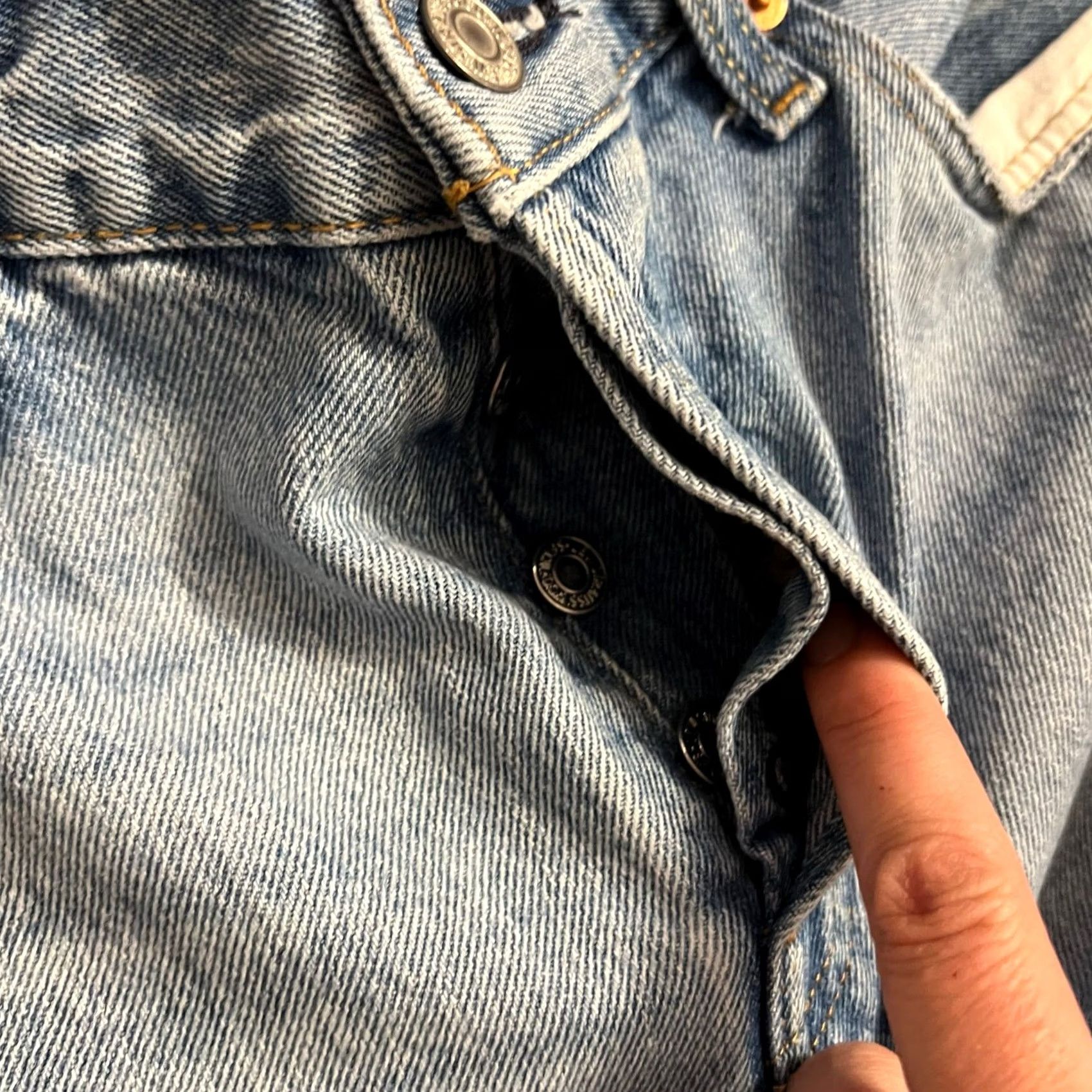 Levi's VINTAGE Levi’s Jeans Womens 27x30 501 Straight Distressed Premium Blue Pnats Button Fly Jeans Women 27 XS? Size 27" / US 4 / IT 40 - 6 Thumbnail