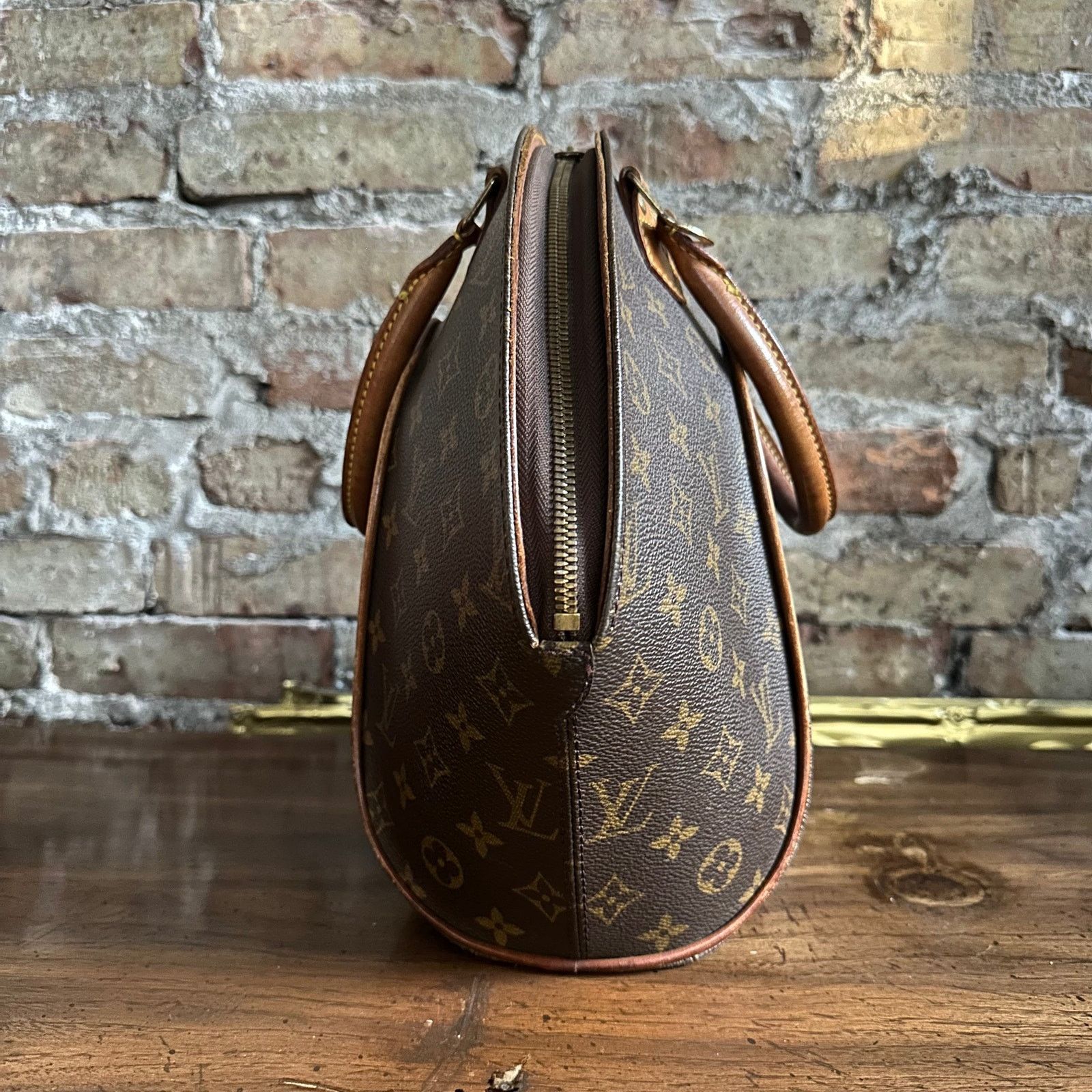 Louis Vuitton Vintage Louis Vuitton 1998 Monogram Ellipse MM Bag Size ONE SIZE - 4 Thumbnail