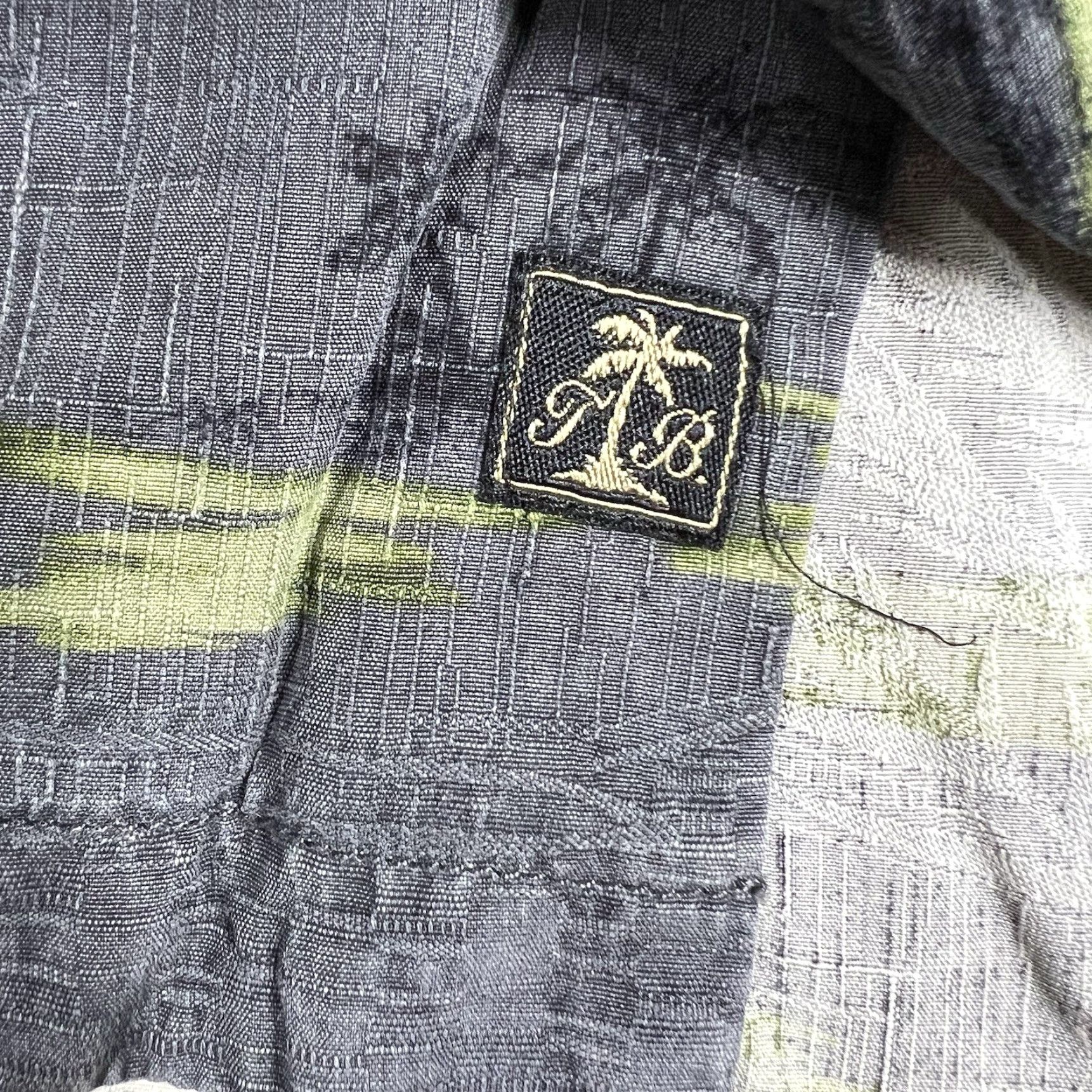 Tommy Bahama Tommy Bahama Button-Up Shirt 100% Silk Men Large Dark Gray Hawaiian Floral Shirt Mens Size US L / EU 52-54 / 3 - 6 Thumbnail