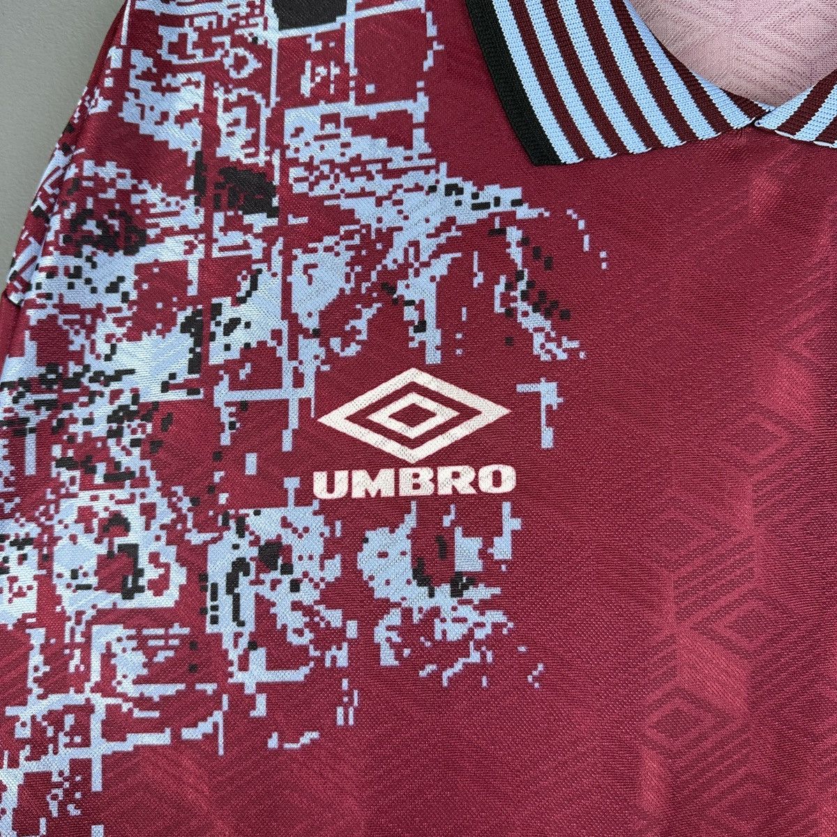 Umbro Vintage Umbro Soccer Jersey Men’s Football Shirt 1990s Size US L / EU 52-54 / 3 - 7 Thumbnail