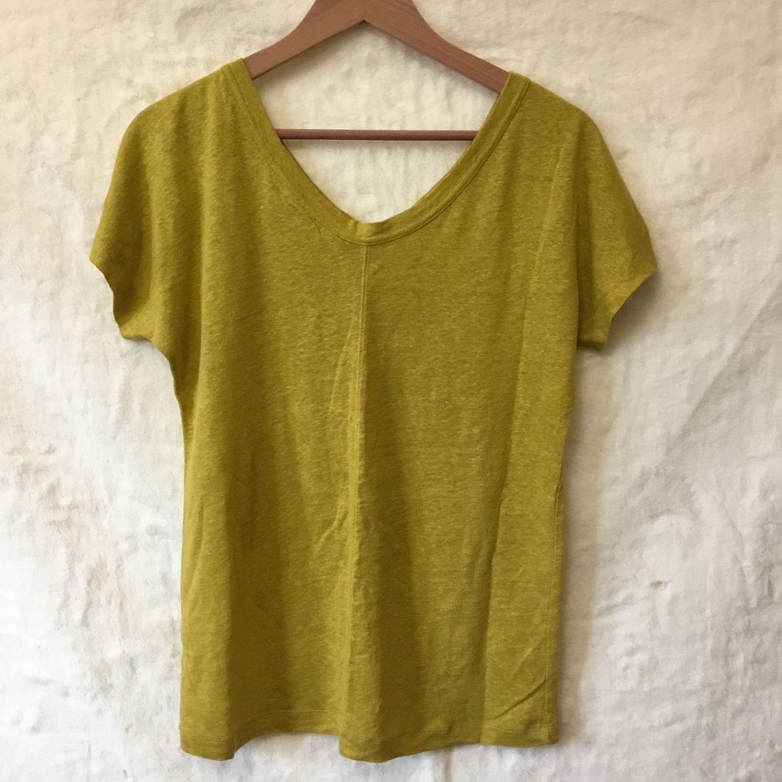 Banana Republic Banana Republic Gold Double Side V-Neck Linen T-shirt Size XS / US 0-2 / IT 36-38 - 9 Thumbnail