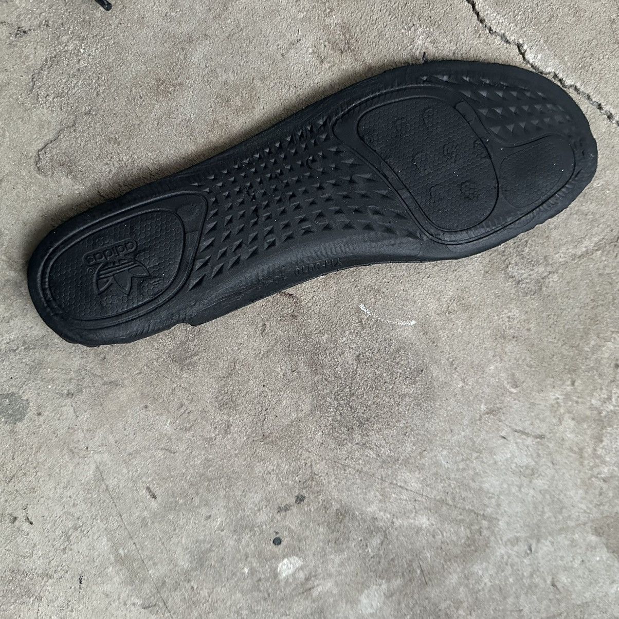 Adidas × Kanye West Yeezy 350 V2 Oreo 2016 Size US 11 / EU 44 - 11 Thumbnail