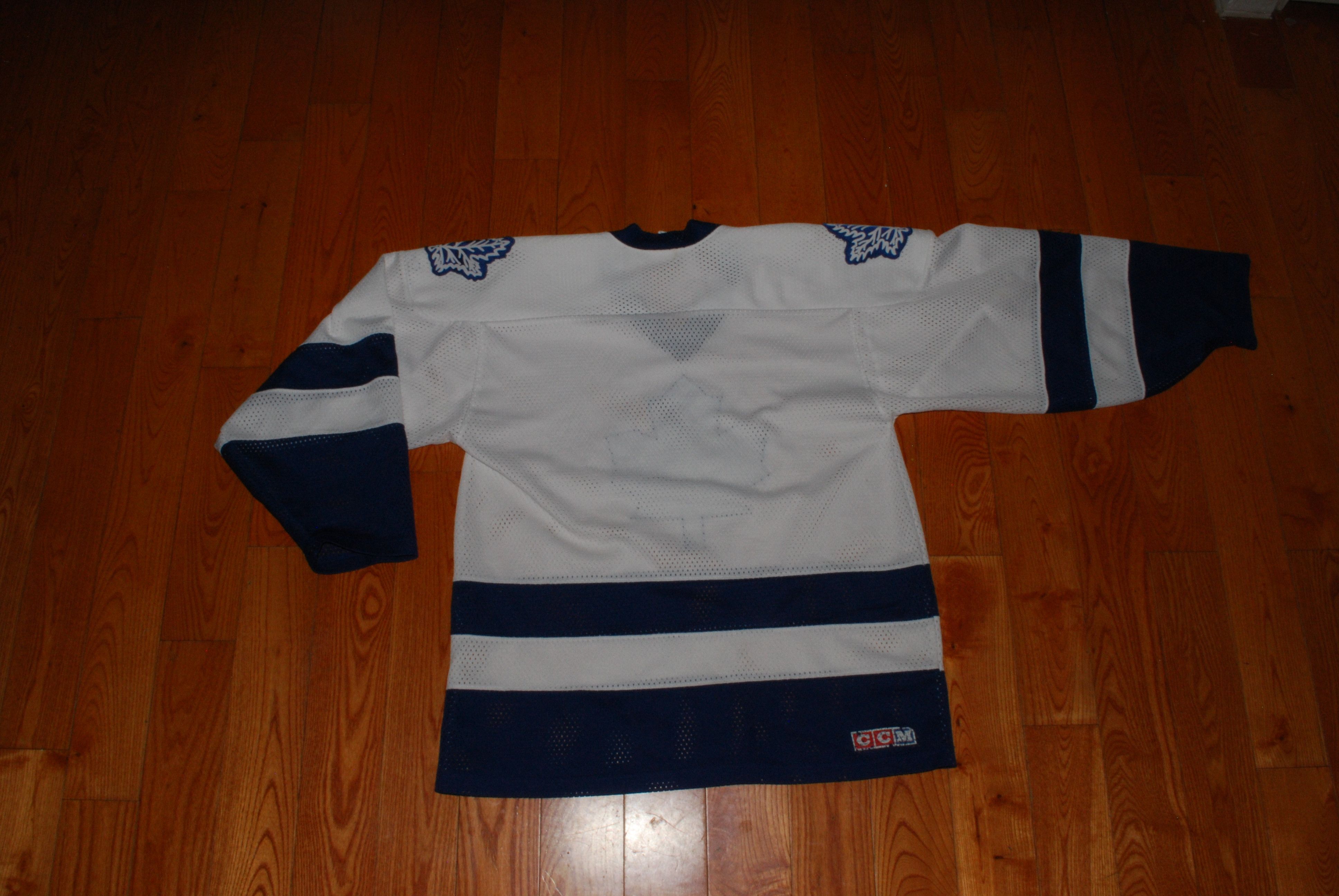 Ccm Vintage Toronto Maple Leafs Mesh Hockey Jersey by CCM Size US M / EU 48-50 / 2 - 5 Thumbnail