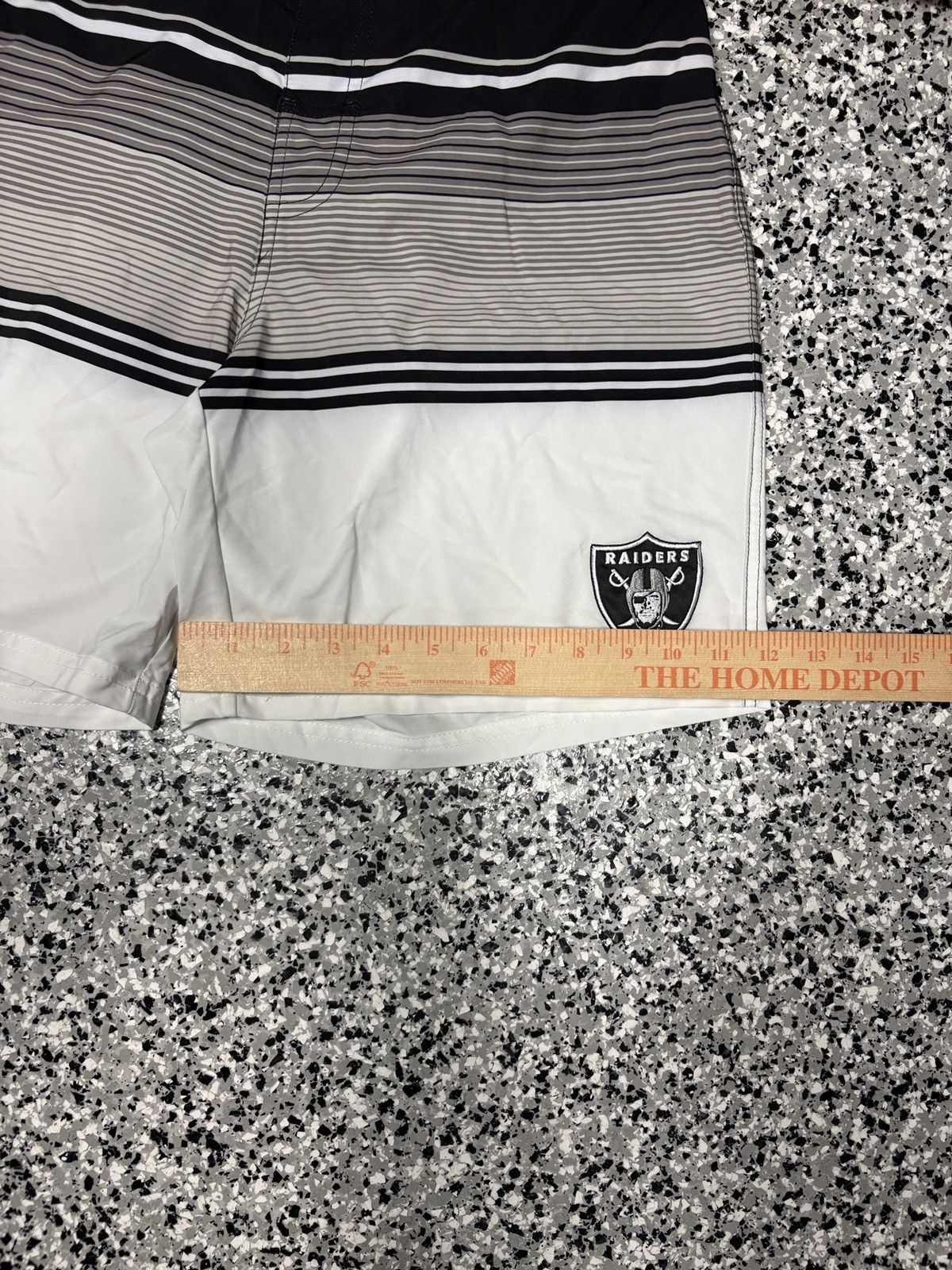 NFL BN Las Vegas Raiders Black/Grey NFL Swim Board Shorts Size L Size US 34 / EU 50 - 7 Thumbnail