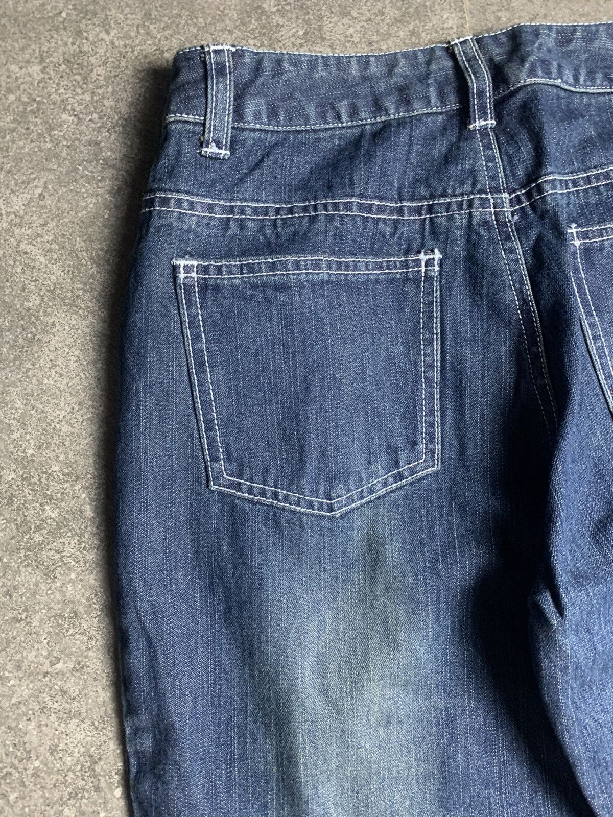 If Six Was Nine × Japanese Brand × Le Grande Bleu (L.G.B.) 2000s Japanese Brand Frayed-seam Super Flared Jeans Size US 27 - 11 Thumbnail