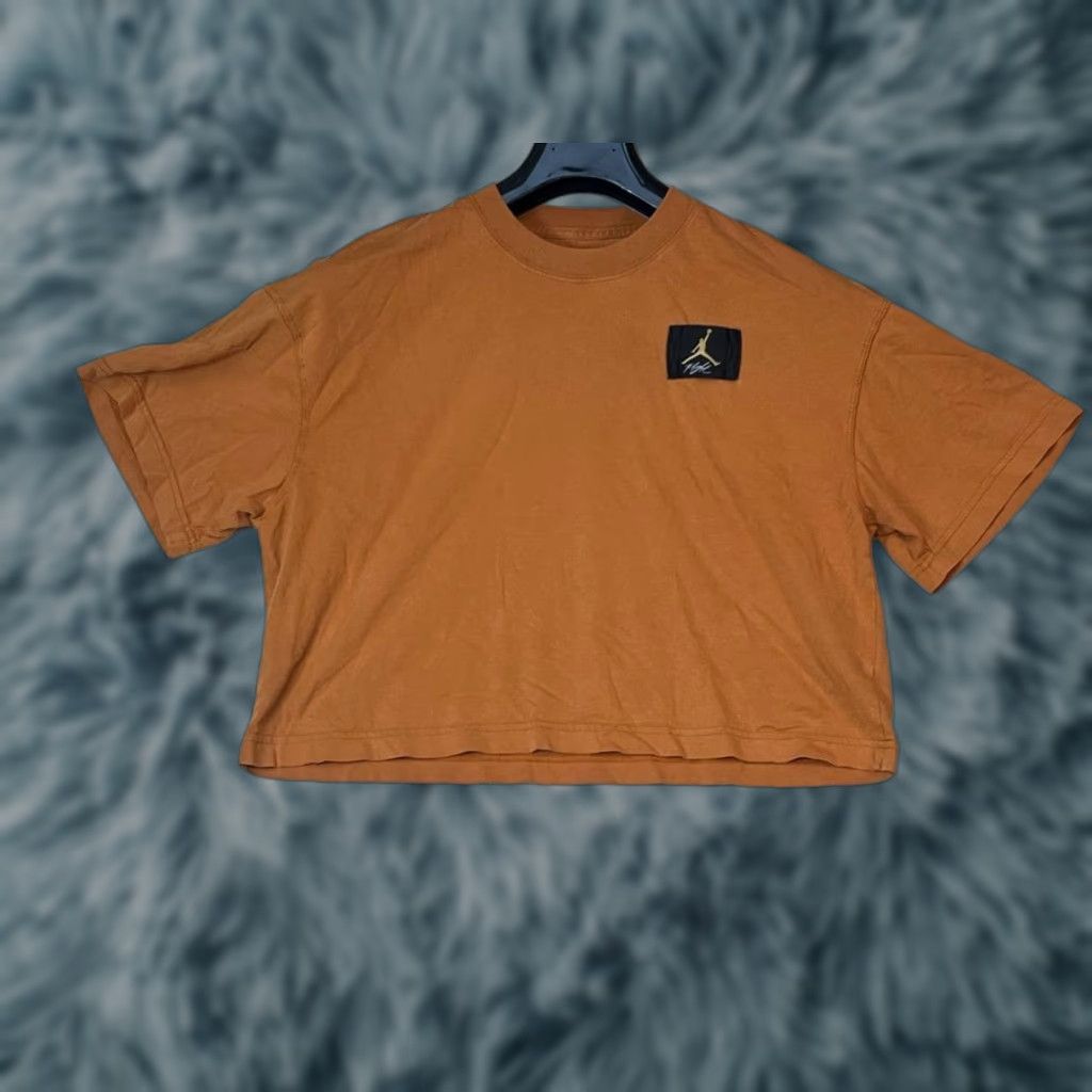 Jordan Brand **Jordan XS Orange Cropped T-Shirt** User: New title: **Jordan XS Orange T-Shirt** Size XS / US 0-2 / IT 36-38 - 1 Thumbnail