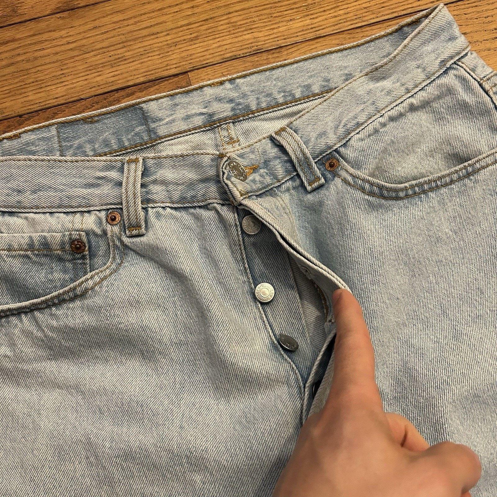 Levi's × Vintage 90s 501 0134 Button Fly Light Wash Cut Off Jeans 32x26 Size US 32 / EU 48 - 5 Thumbnail
