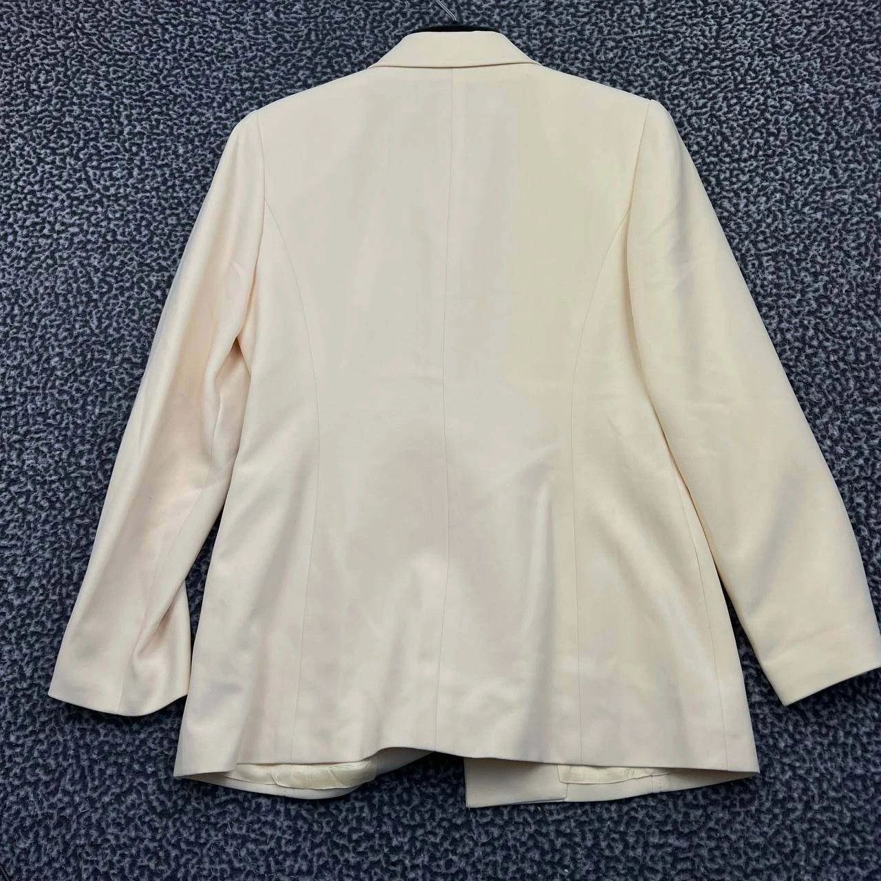 Albert Nipon Vintage Albert Nipon Blazer Suit Women 8 Cream 4 Button Size M / US 6-8 / IT 42-44 - 2 Thumbnail