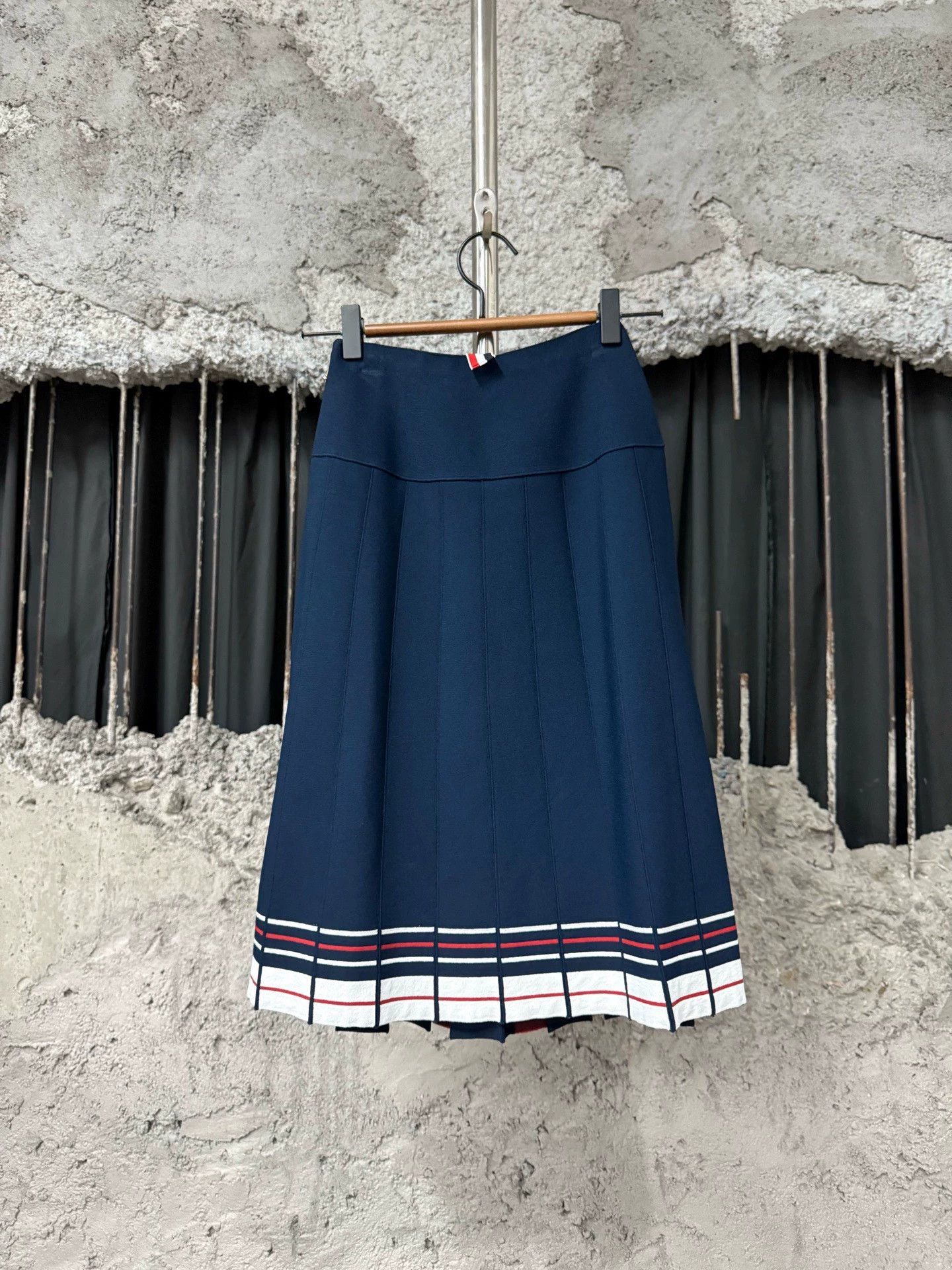 Thom Browne Tb Pleated Skirt 36 Like New in Blue, Women's (Size 25) — image 2 of 6