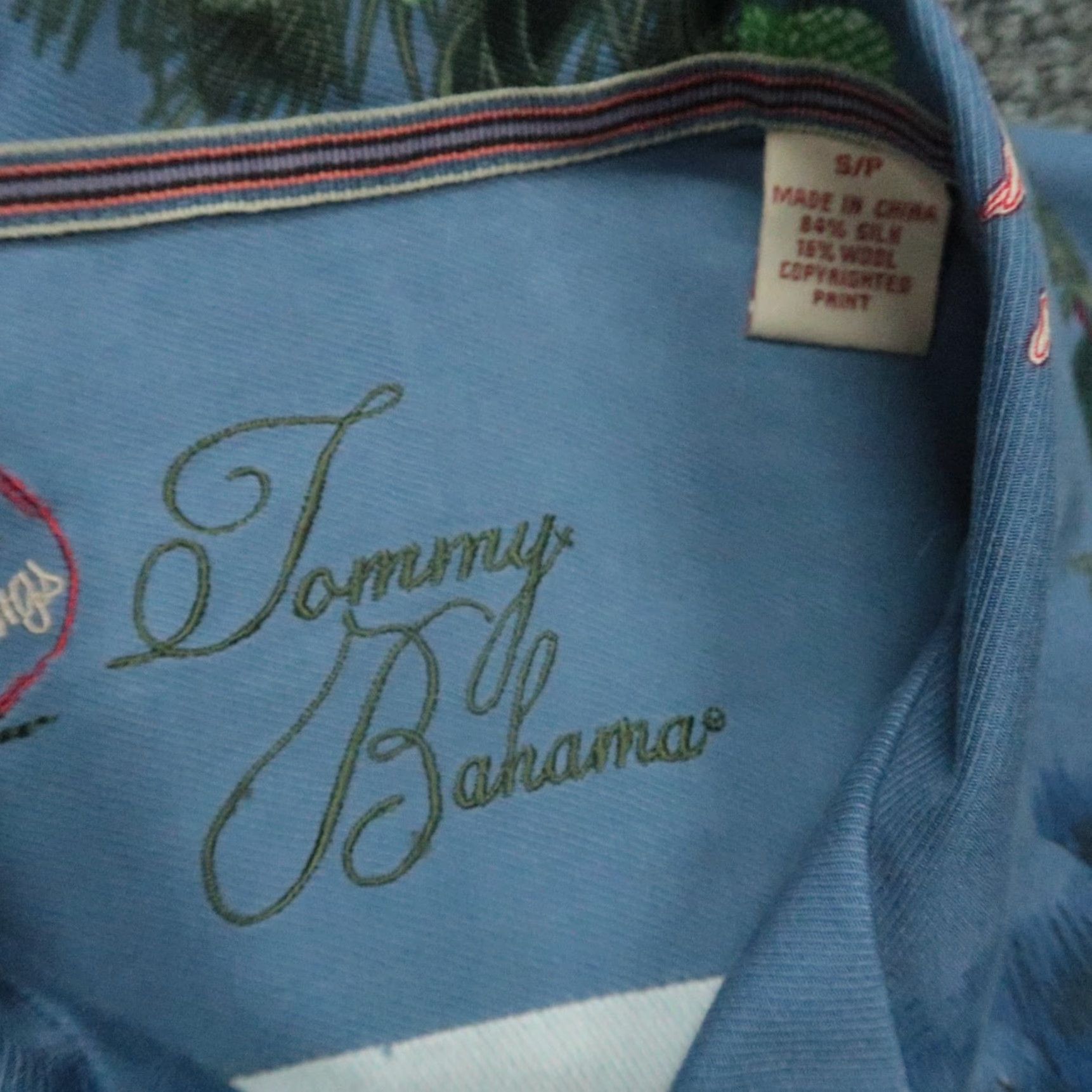 Tommy Bahama VINTAGE Tommy Bahama Shirt Mens Small Blue Silk Wool 42in Chest 42 Wool Silk Geometric Collared Short Sleeve Button-Up 90s Concert Holiday Mens Size US S / EU 44-46 / 1 - 3 Thumbnail