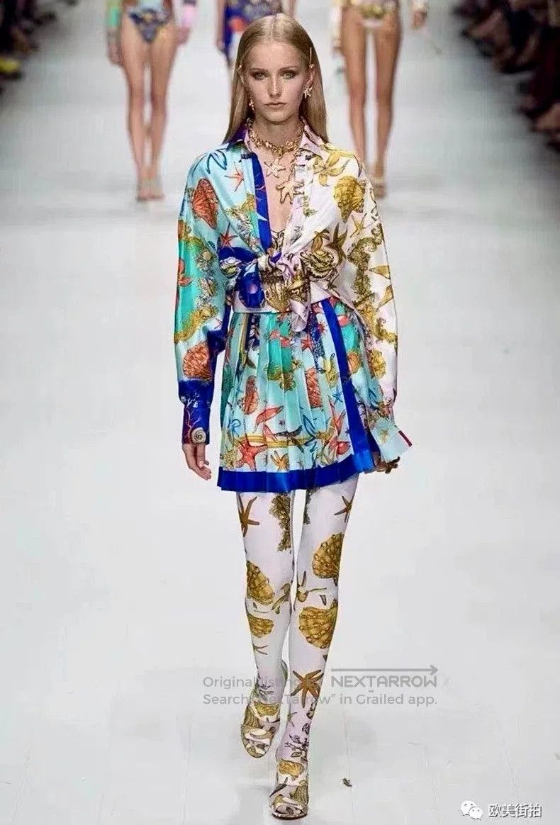 Versace Versace Shirt/top + skirt/suit Size XS / US 0-2 / IT 36-38 - 1 Thumbnail