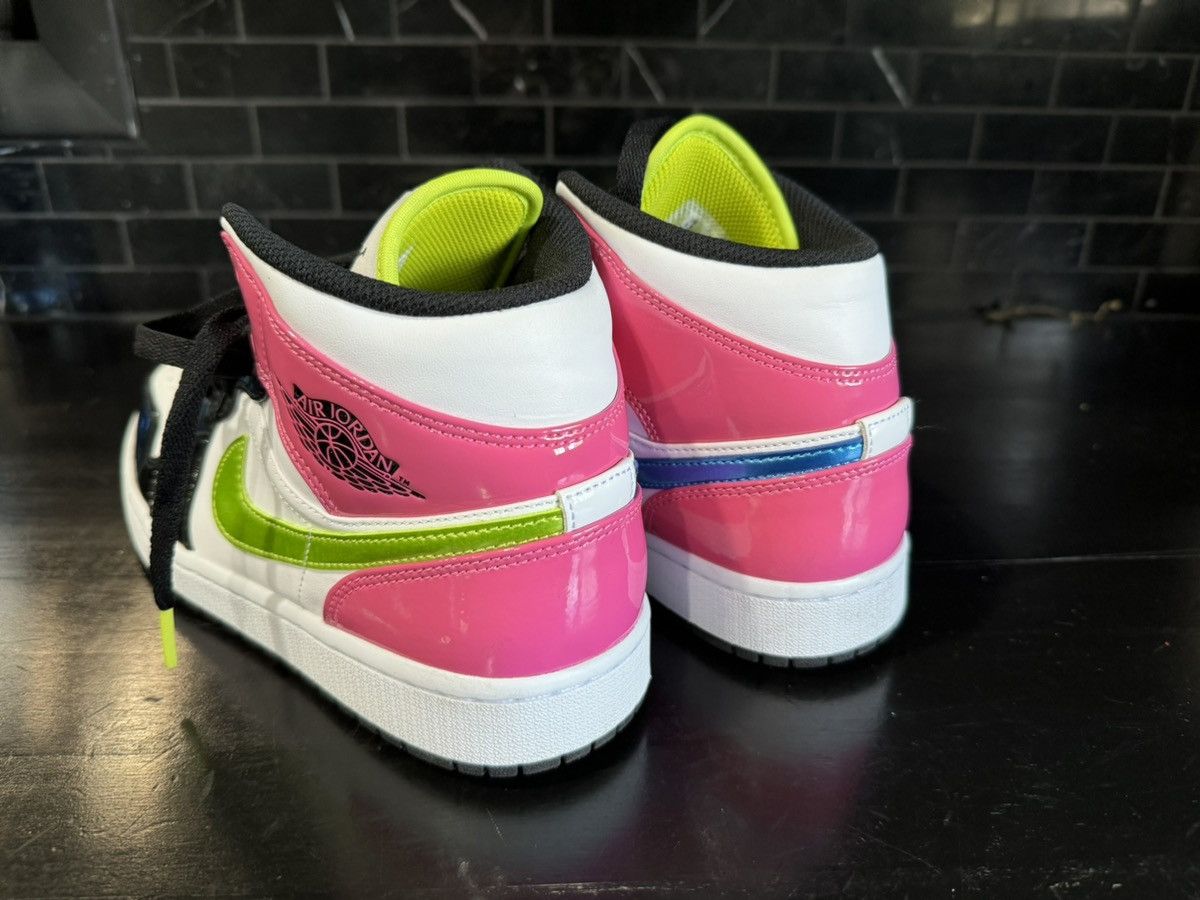 Nike Air Jordan 1 mid Se ‘cyber active fuchsia’ Size US 8.5 / IT 38.5 - 3 Thumbnail