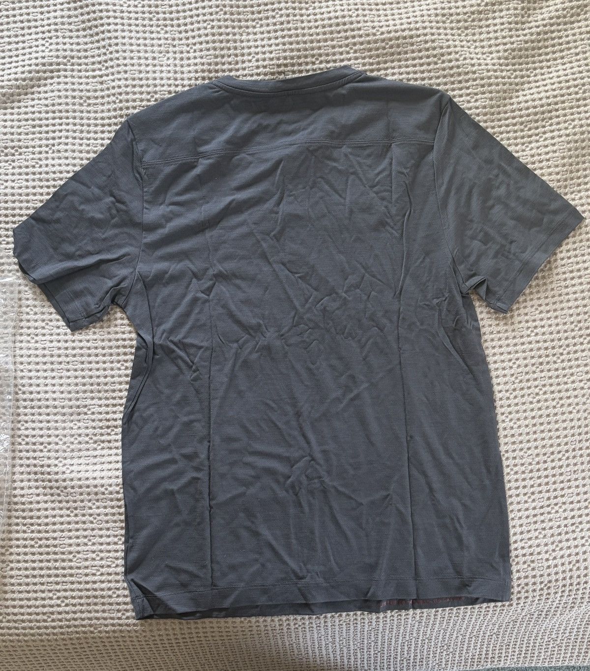 Rhone (NWT) Rhone Short Sleeve Merino Wool Henley, M, Dark Gray Size US M / EU 48-50 / 2 - 2 Thumbnail
