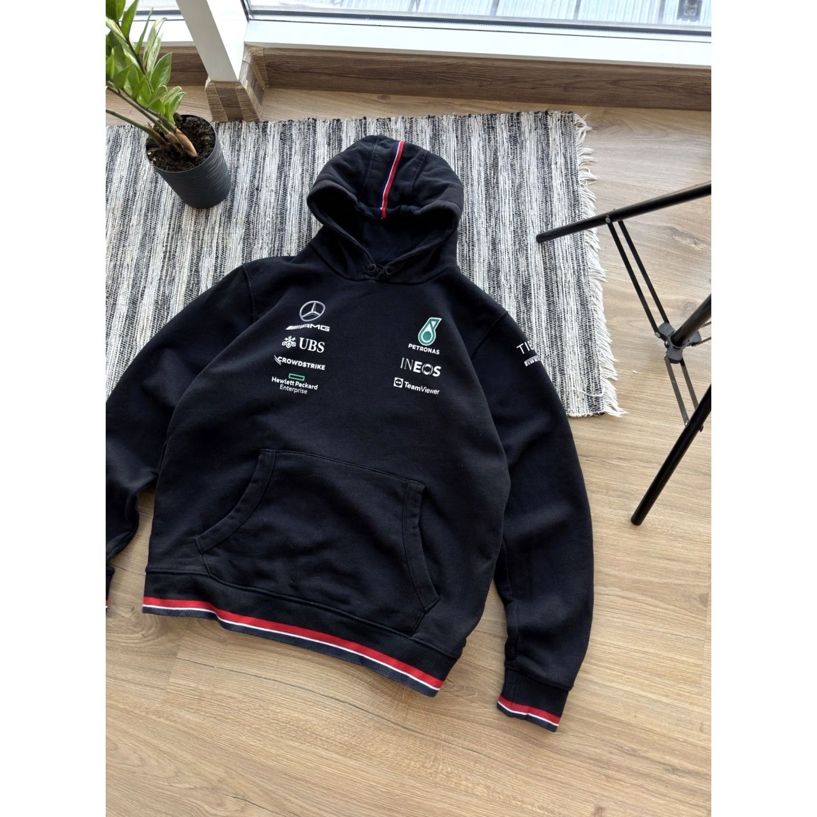 Mercedes-Benz VINTAGE Mercedes-Benz AMG Petronas Formula One Team Black Hoodie Men M Size Crew Neck Pullover Logo 90s Streetwear Cars Racing Nike style? Size US M / EU 48-50 / 2 - 2 Thumbnail