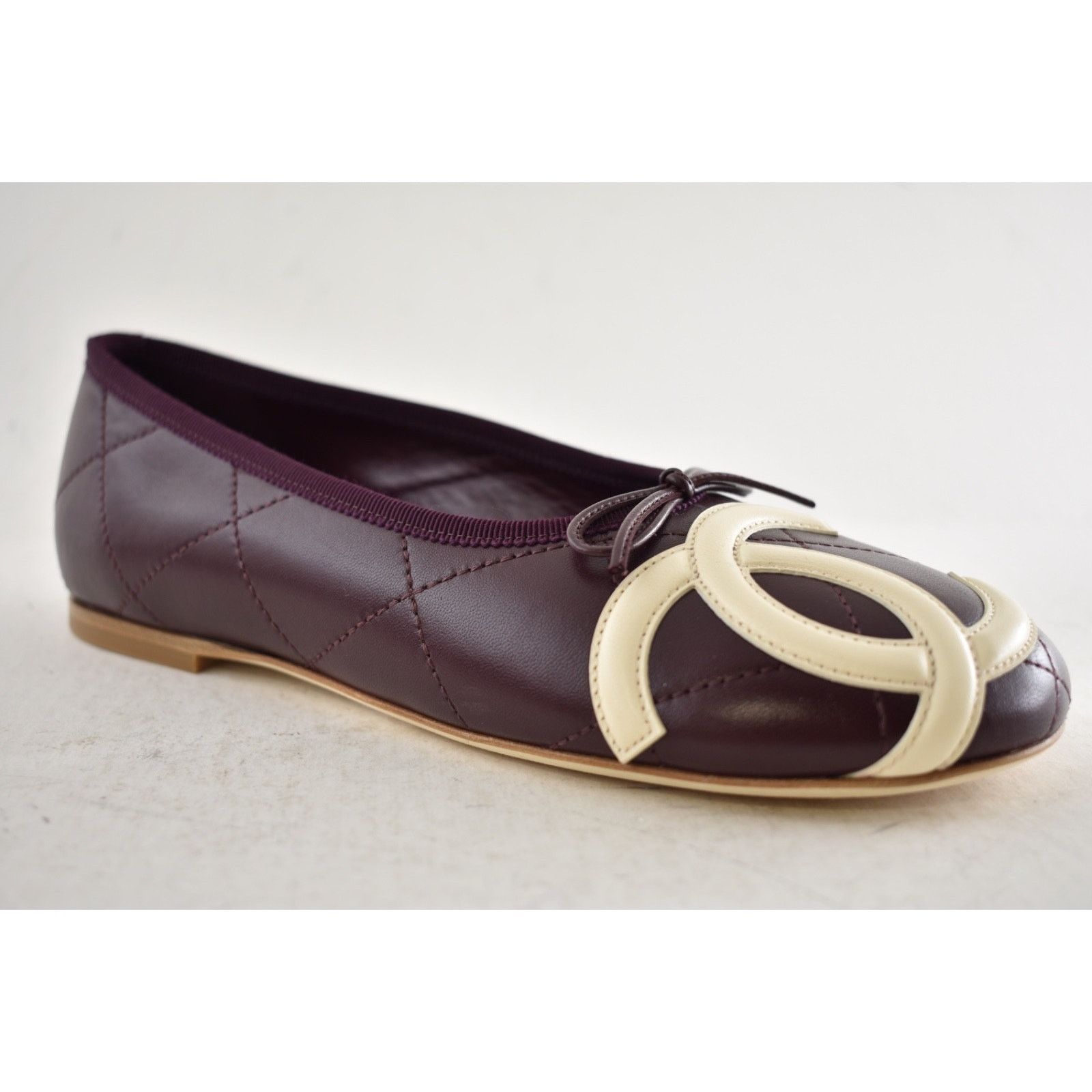 Chanel Beach Cambon Burgundy Red Ivory CC Ballet Flat 37.5 Size US 7.5 / IT 37.5 - 6 Thumbnail