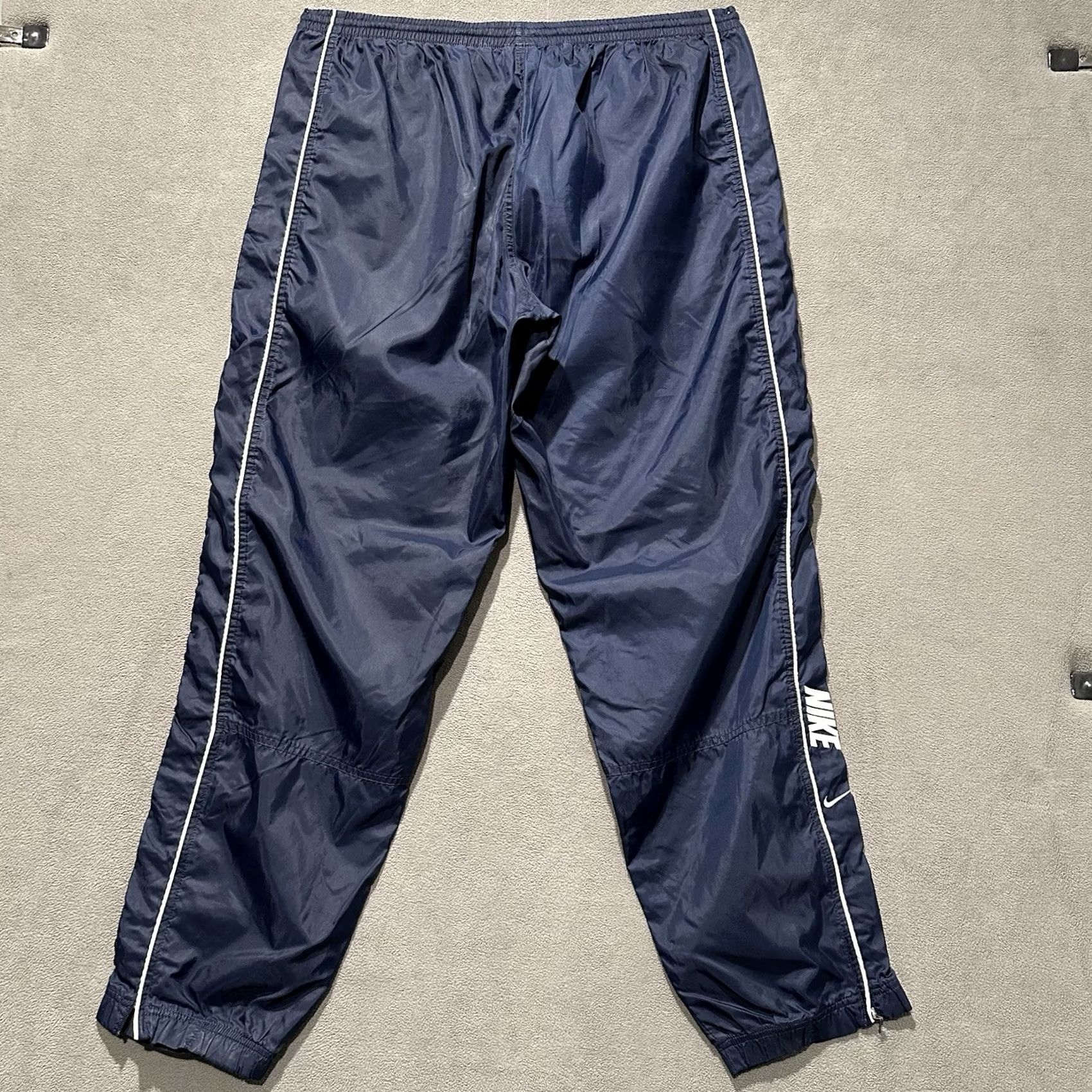 Nike VINTAGE Nike Pants Mens XL Navy Track Windbreaker Nylon Ankle Zip Warm Up 90s Size US 36 / EU 52 - 2 Thumbnail