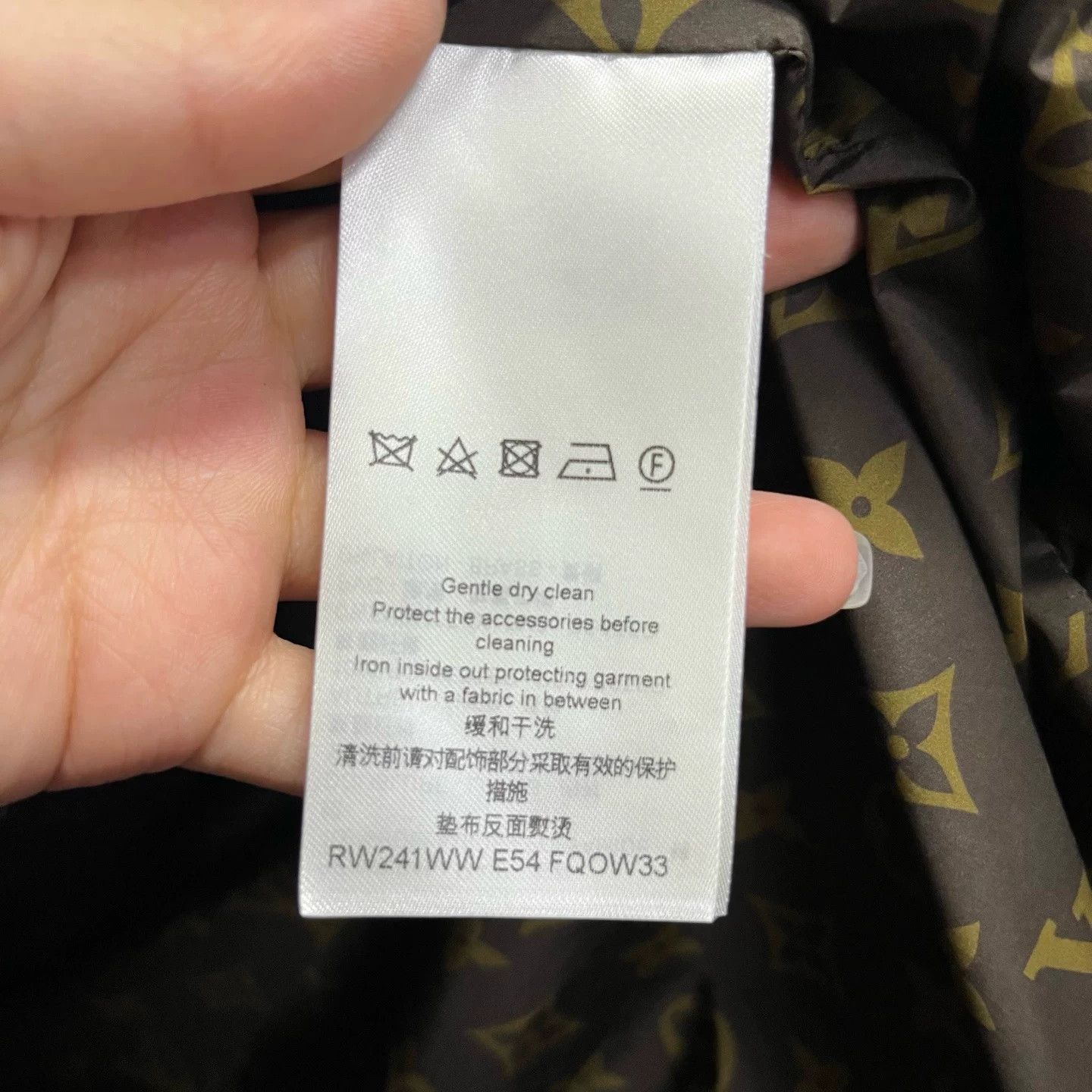 Louis Vuitton Louis Vuitton White Stand Collar Zip Down Jacket Size US S / EU 44-46 / 1 - 4 Thumbnail