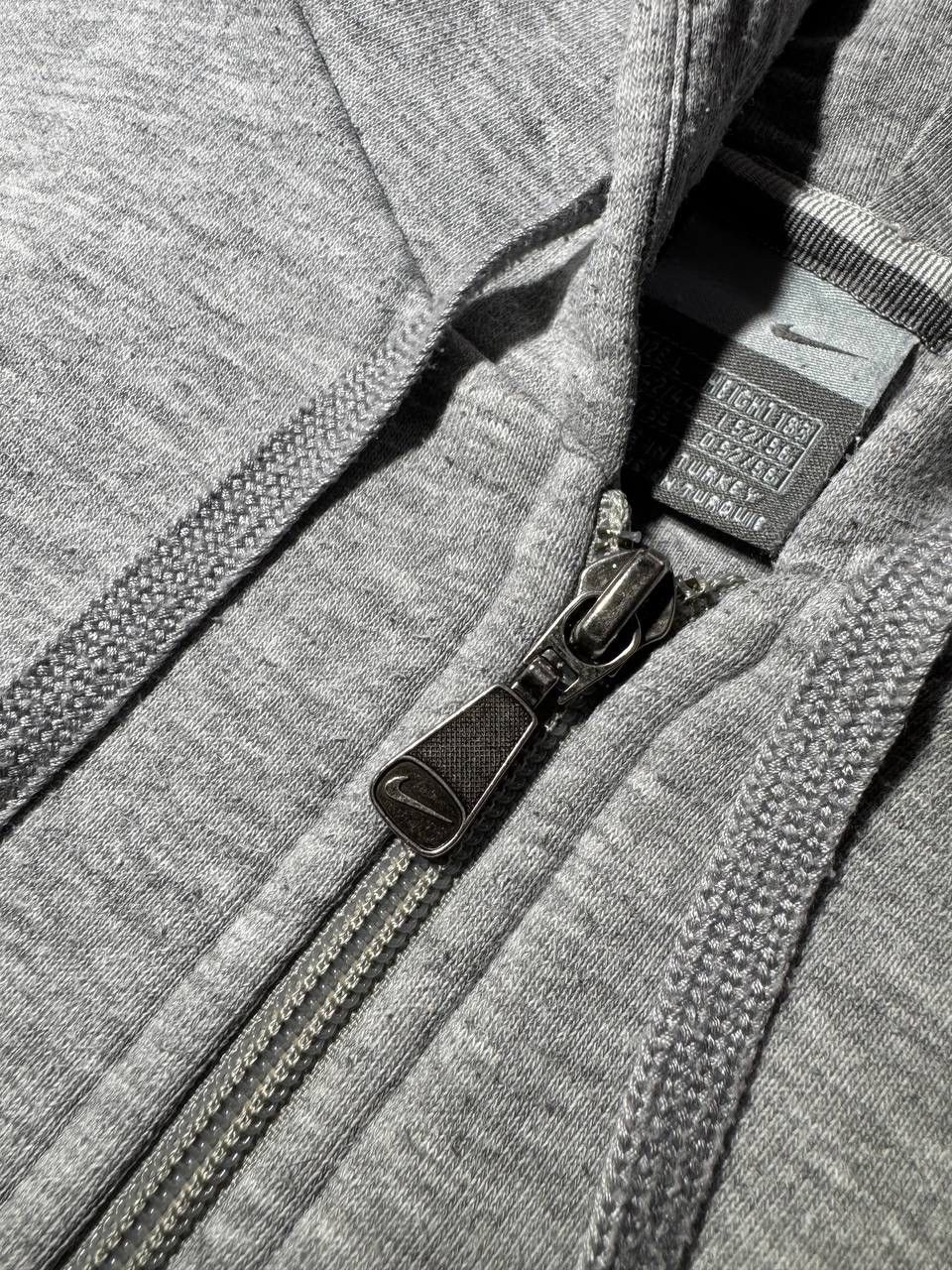 Nike Vintage Nike Streetwear Y2K Gray Hoodie Embroidered Swoosh Size US L / EU 52-54 / 3 - 6 Thumbnail
