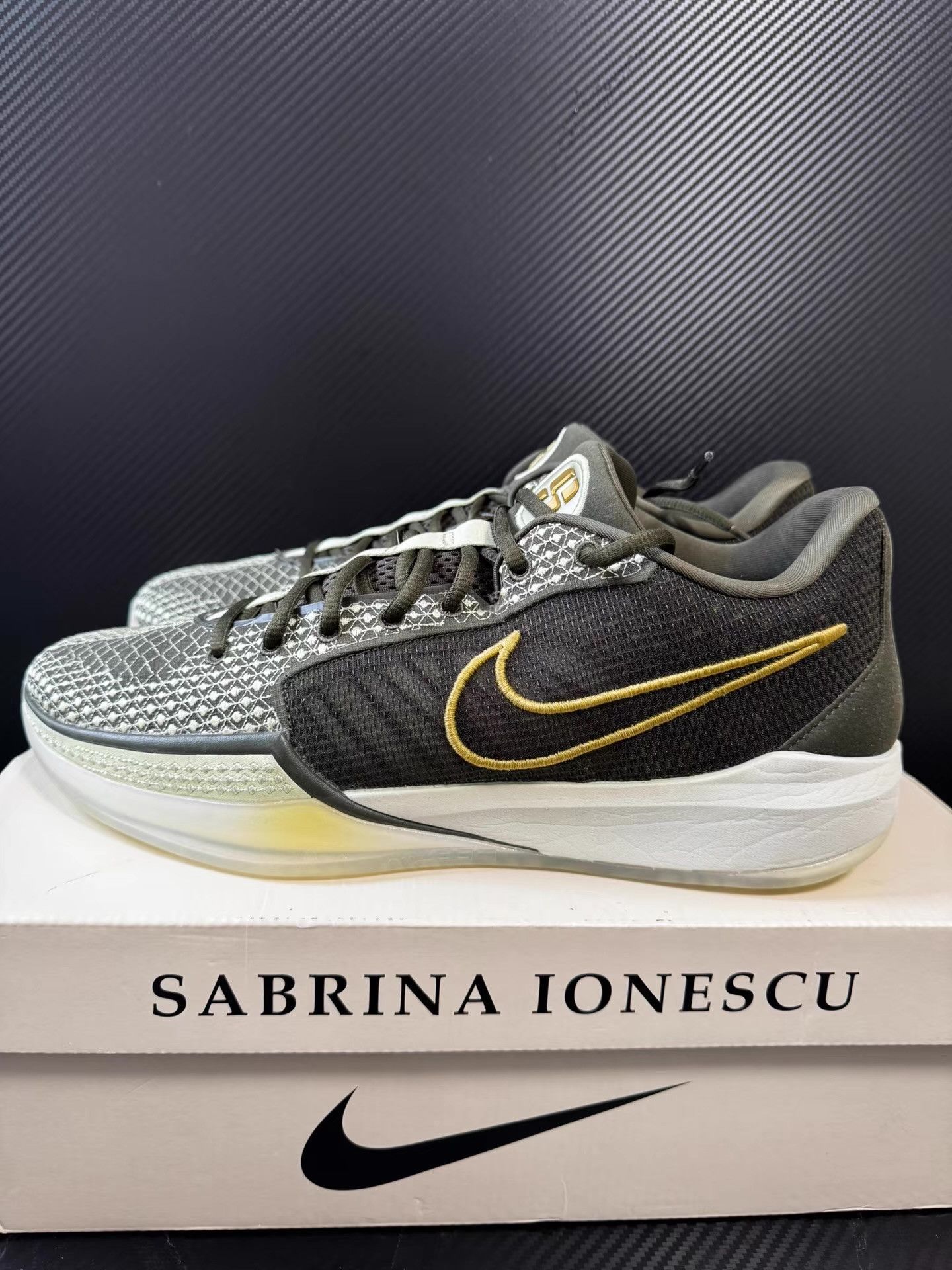 Nike Nike Sabrina 1 Q10 Size US 11 / EU 44 - 1 Thumbnail