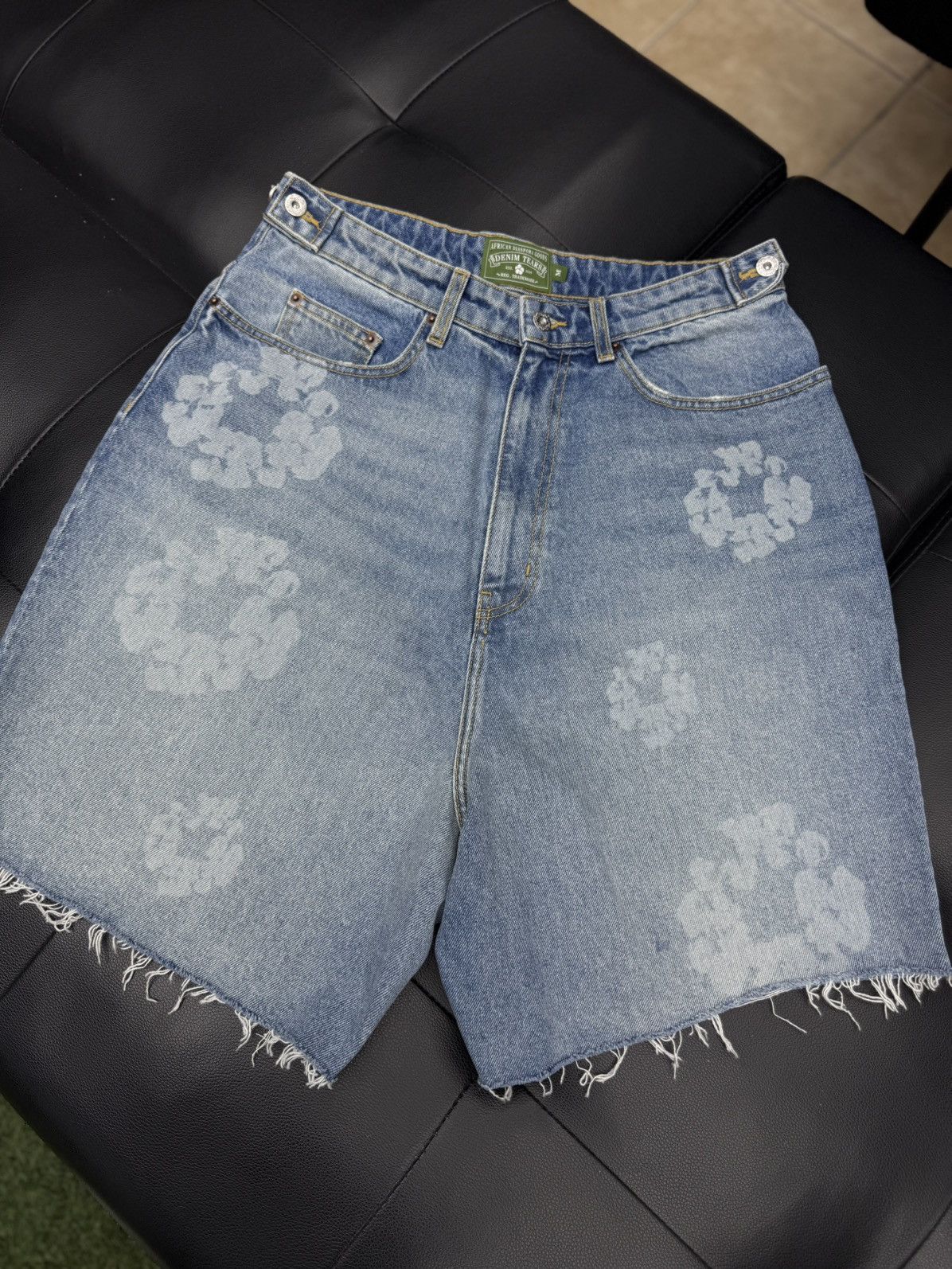 DENIM TEARS Denim Tears Cotton Wreath 2025 Shorts Size M Blue (NEW) Size US 32 / EU 48 - 3 Thumbnail