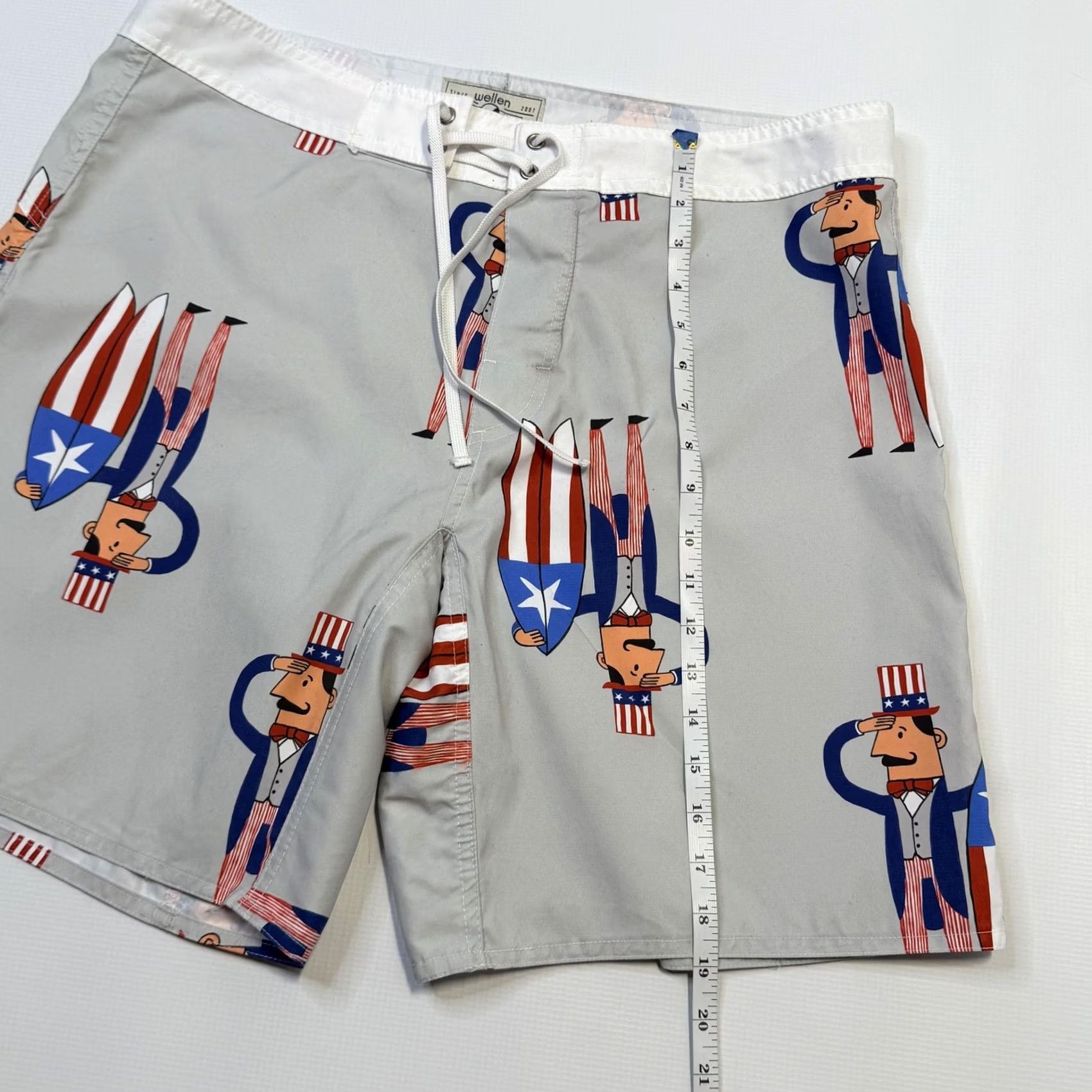 Vintage Wellen Mens 36 Gray Board Shorts USA Flag Patriotic Quick Dry Swim Trunks Made In USA 100% Poly Short Size US 36 / EU 52 - 3 Thumbnail