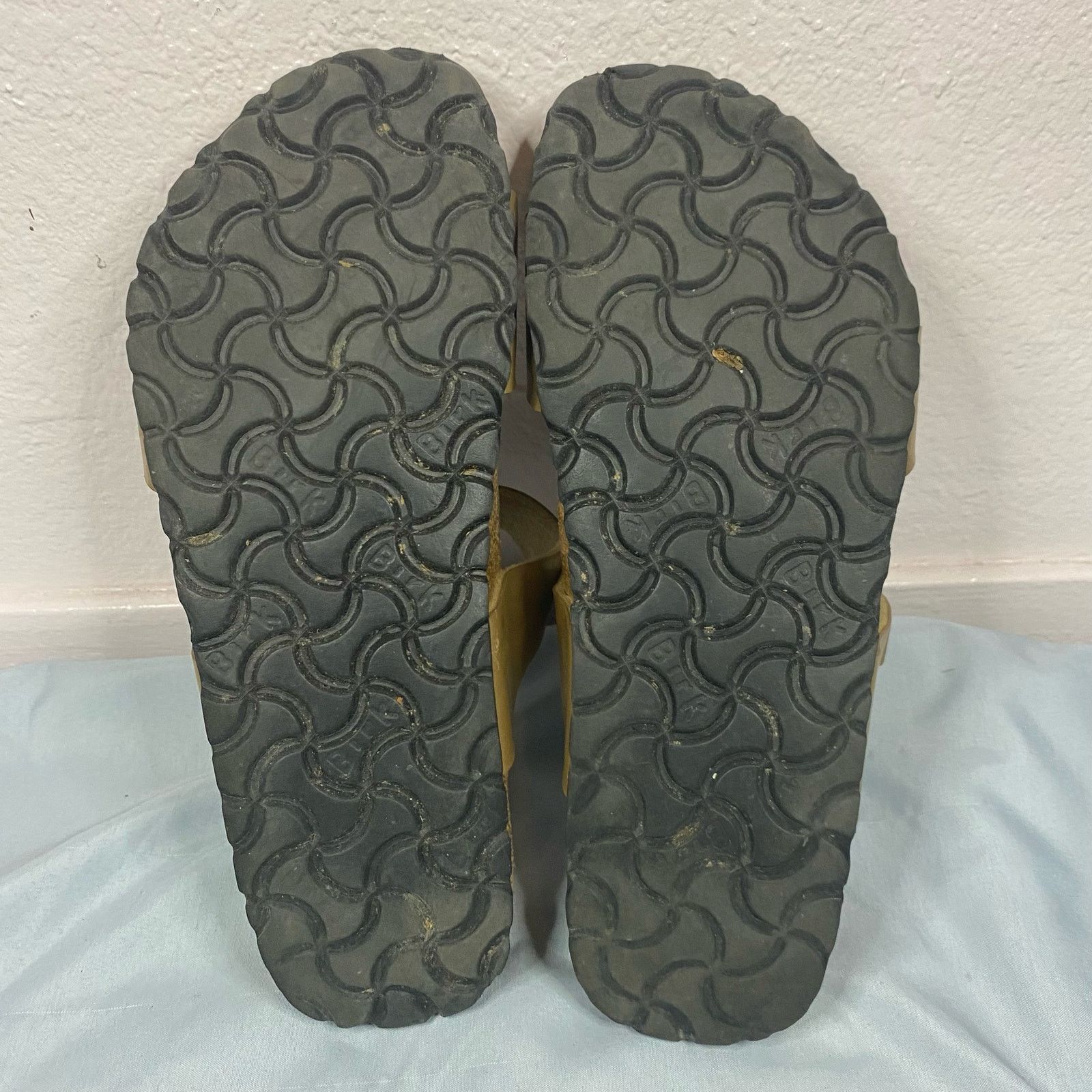 Birkenstock Birkenstock Birkis Gold Pebble Leather Soft Footbed Size 7 Size US 7 / IT 37 - 8 Thumbnail